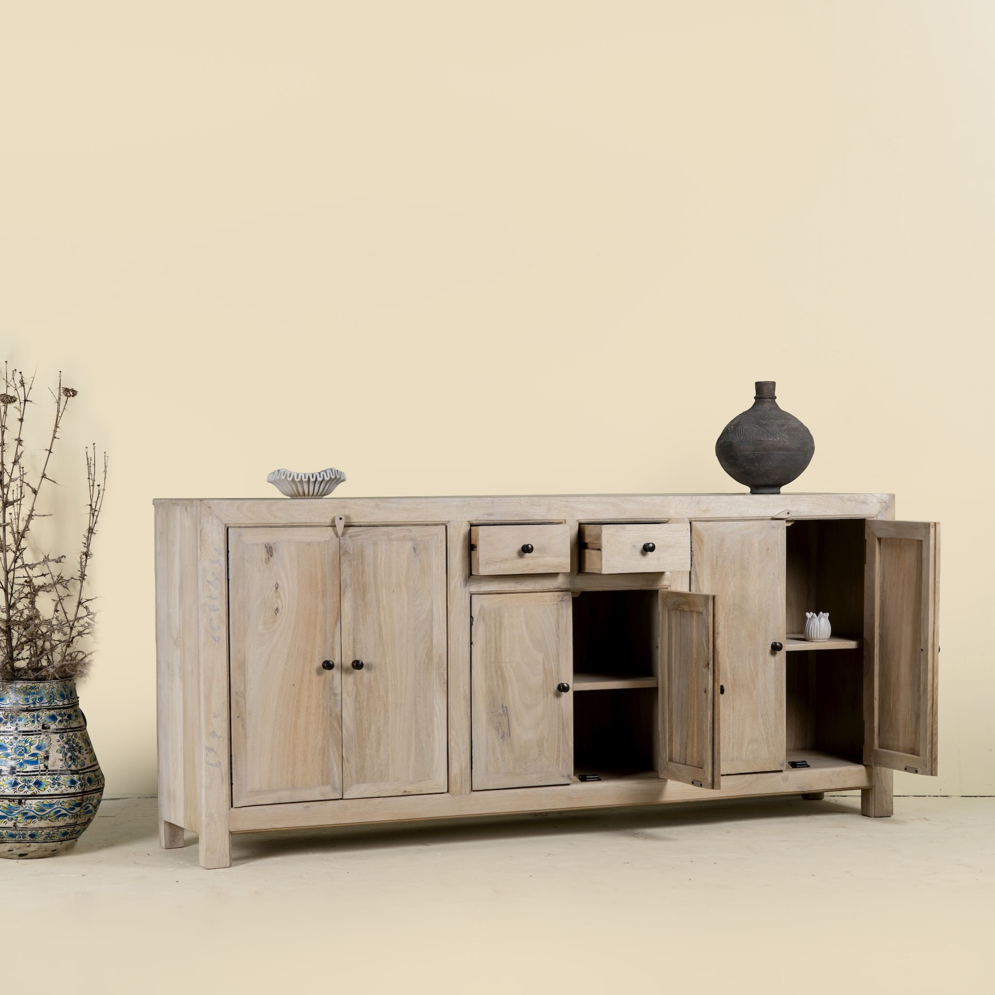 Dressoir Abhinav