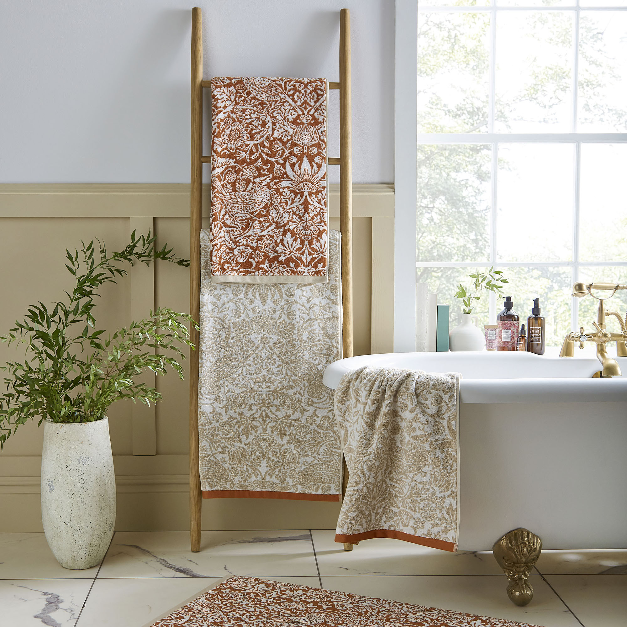 badtextiel william morris at home strawberry thief linen-rust