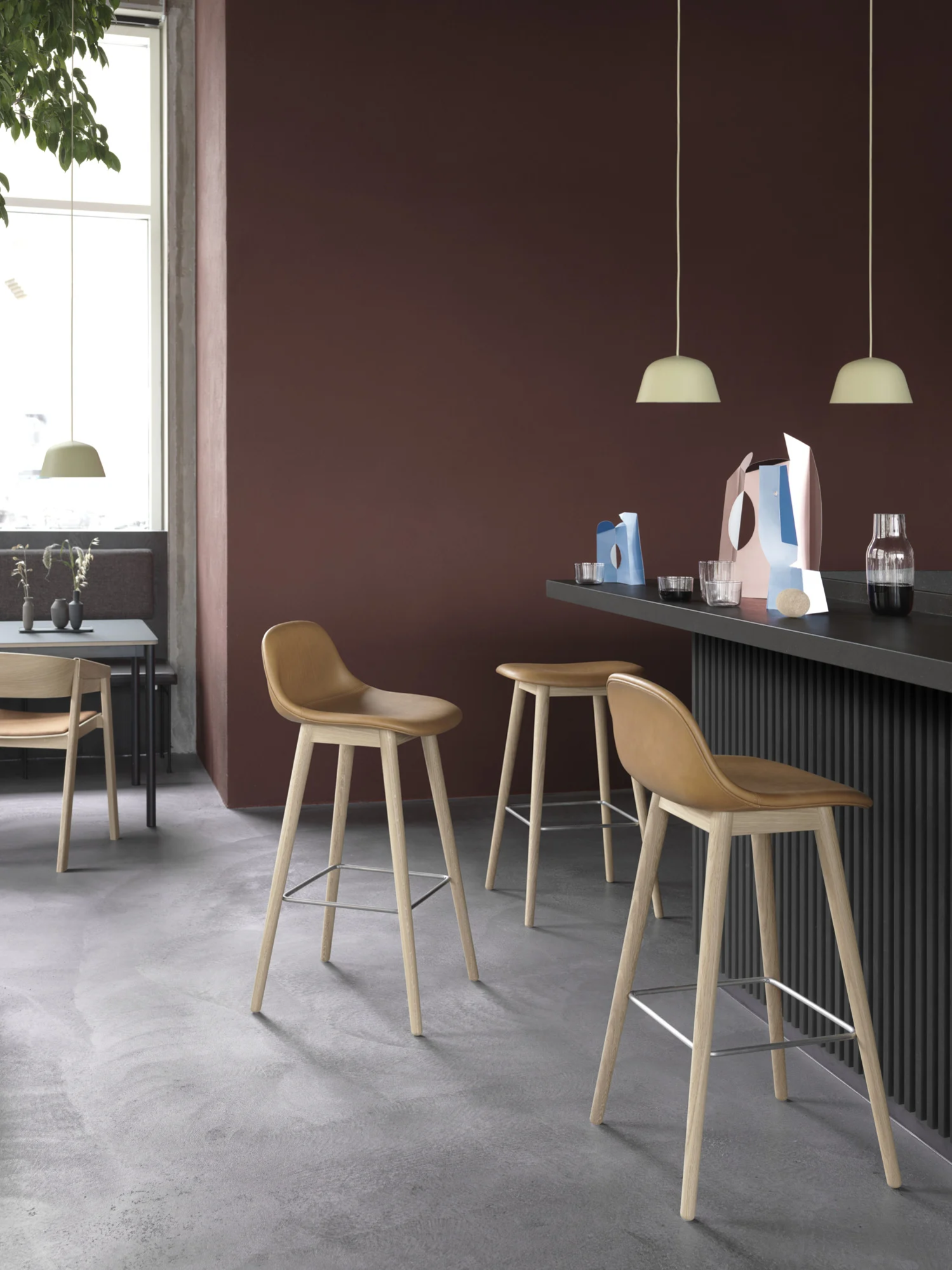 Muuto barkruk met rugleuning Fiber Bar Stool Wood Base