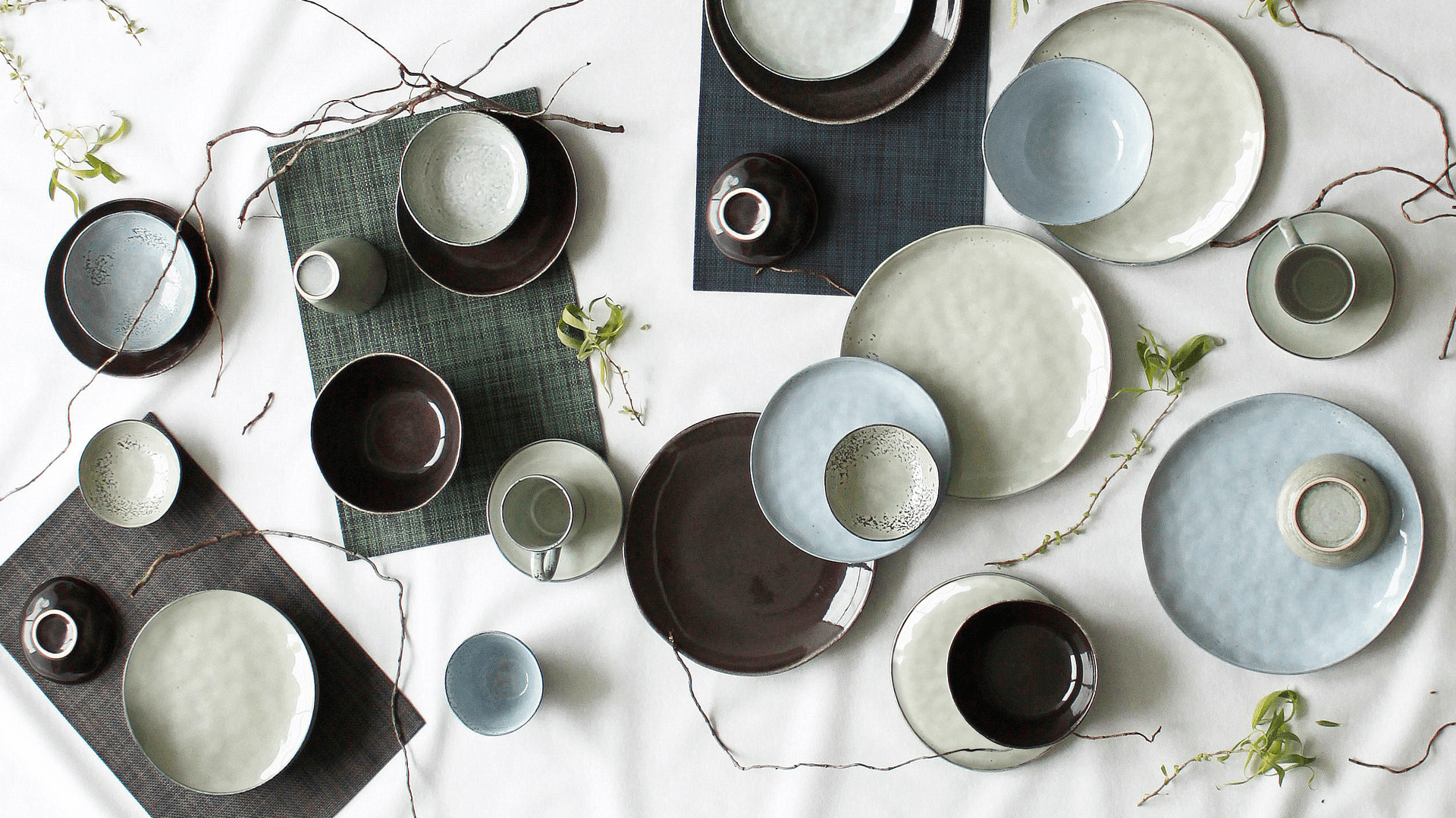 Tafel vol met servies