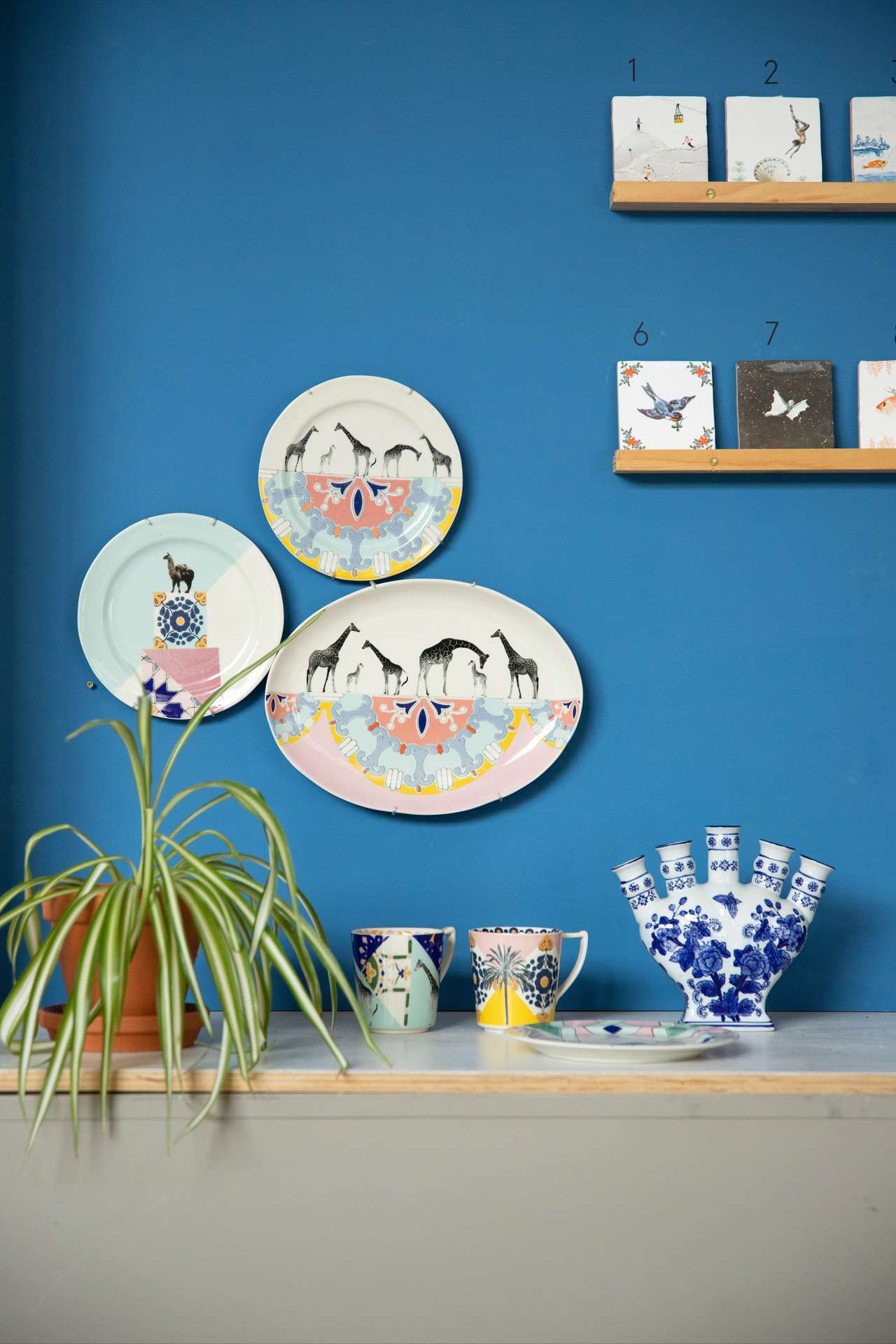 Aanrecht met Storytiles aan de blauwe muur