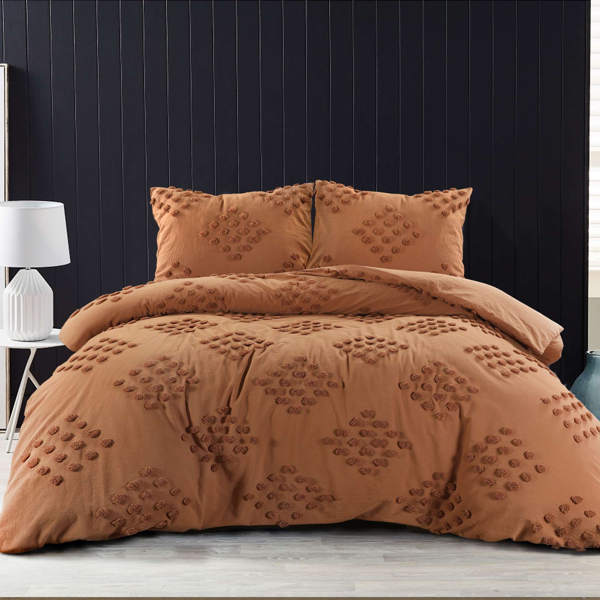 Papillon opgemaakt bed oranje met motief
