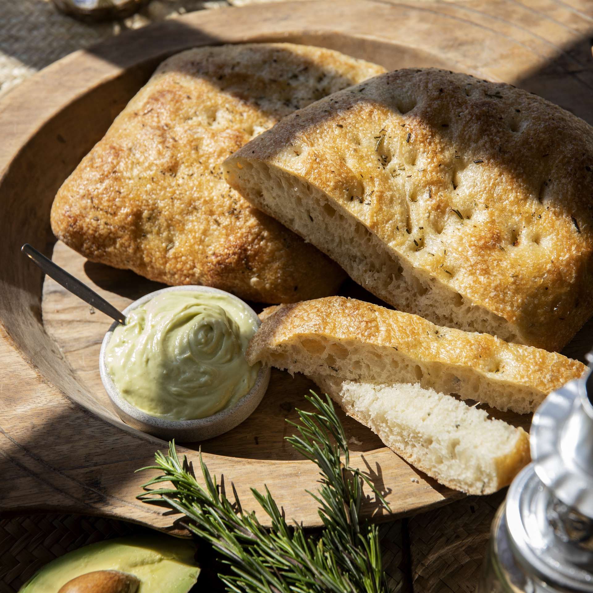 Focaccia-met-avocadoboter