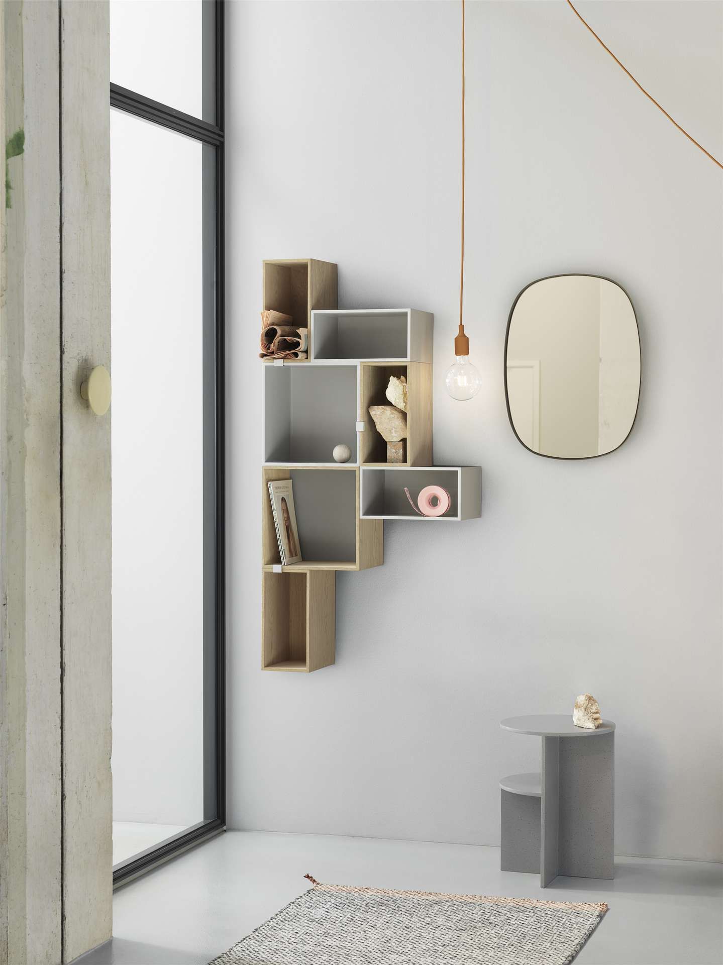 Muuto spiegel aan wand ovaal