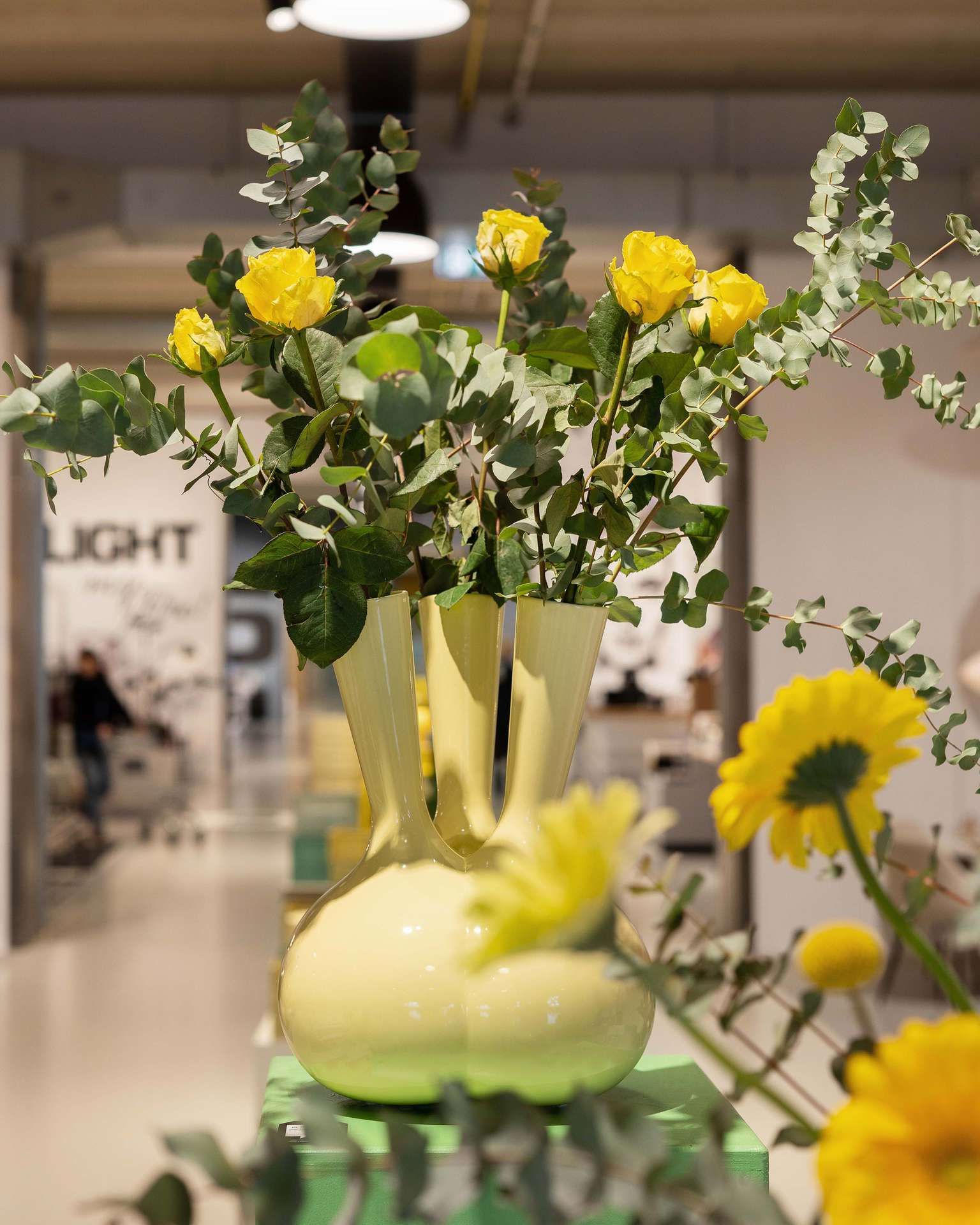 MaMa vaas met gele bloemen