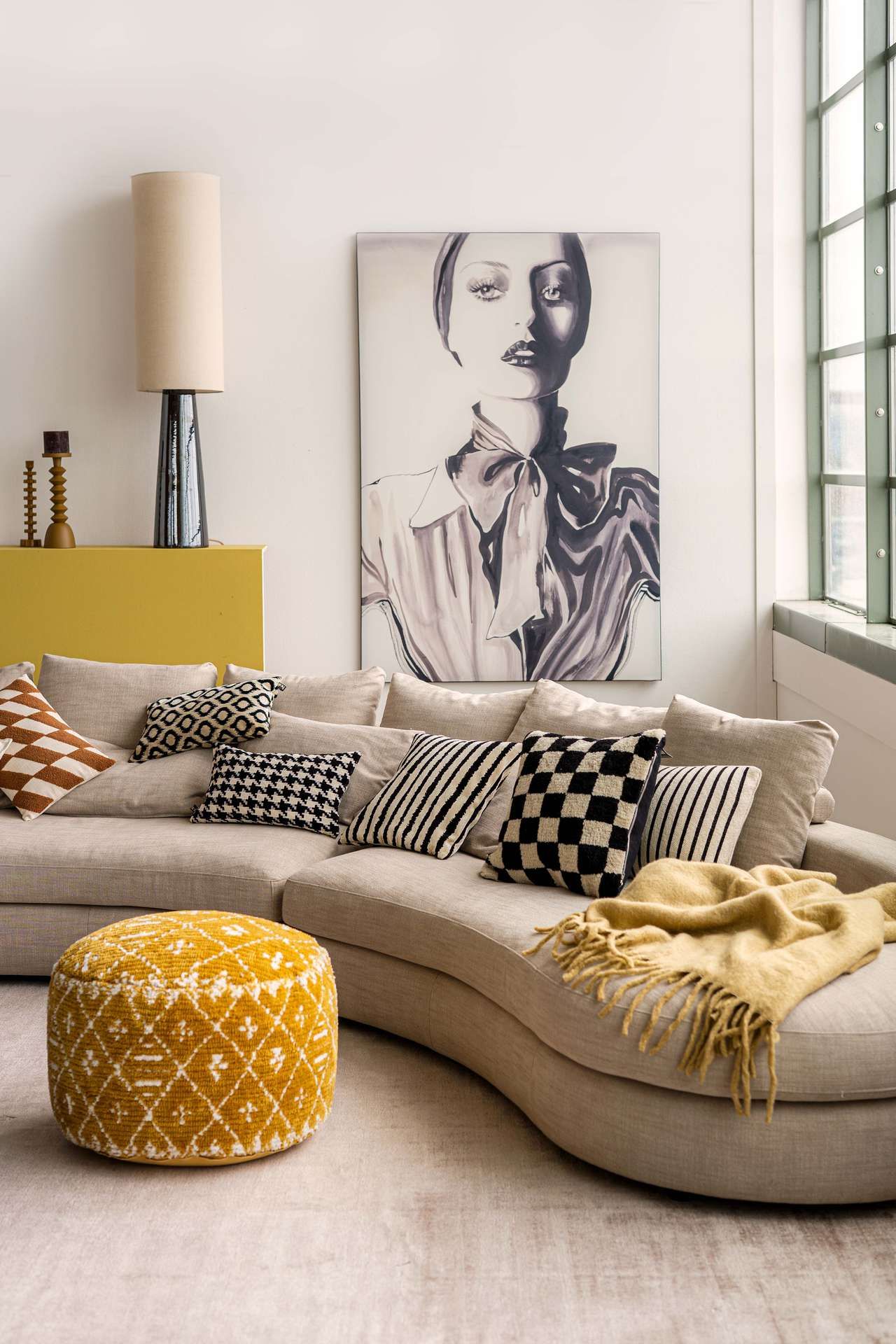 Loods 5 Kunst schilderij vrouw in woonkamer