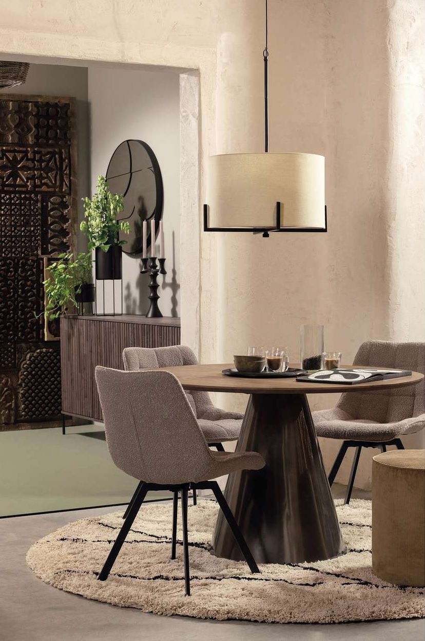 Eetkamer met meubels van WOOOD Exclusive