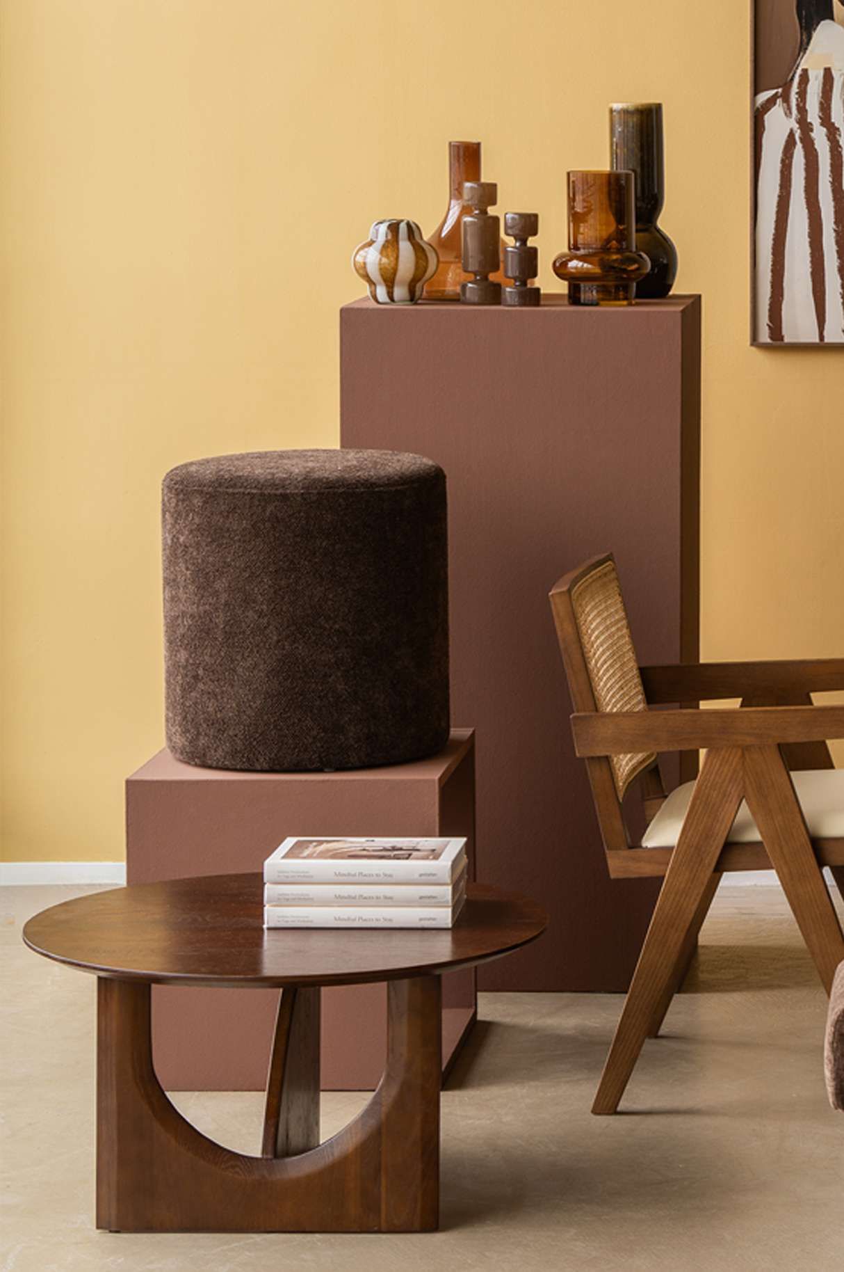 meubels en accessoires in bruine tinten