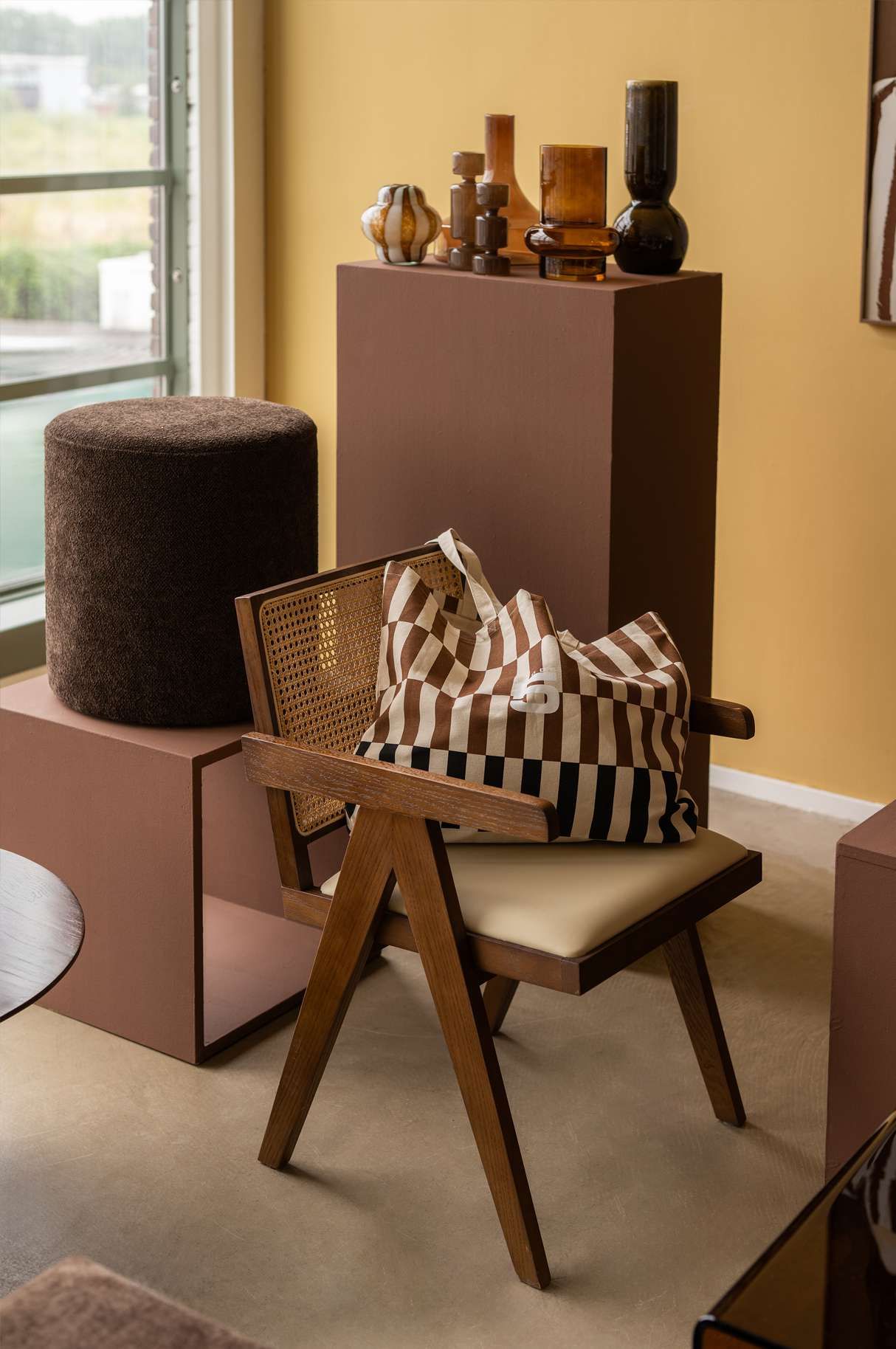 meubels en accessoires in bruin tinten