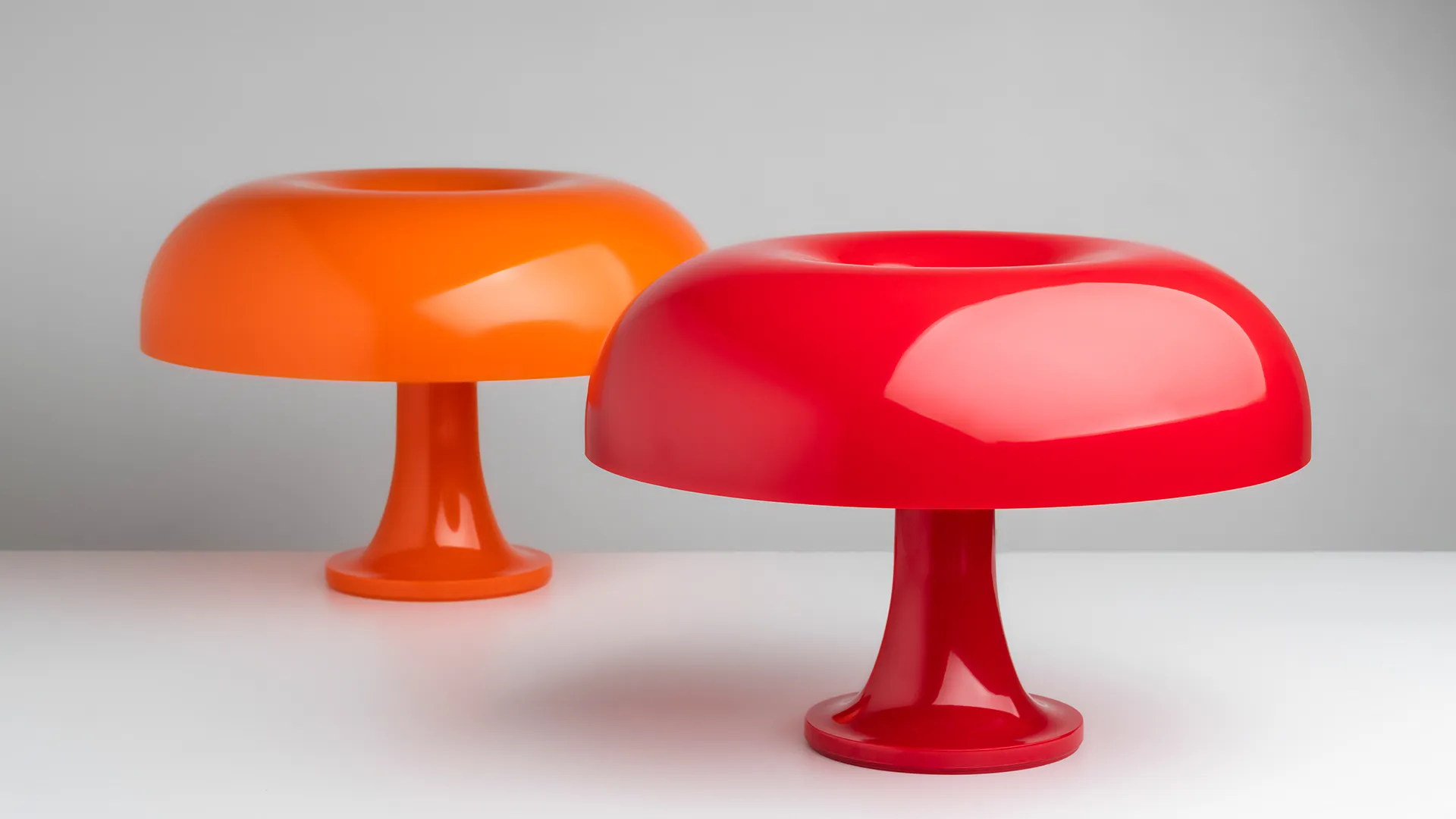 Tafellamp van Artemide Nessino rood en oranje