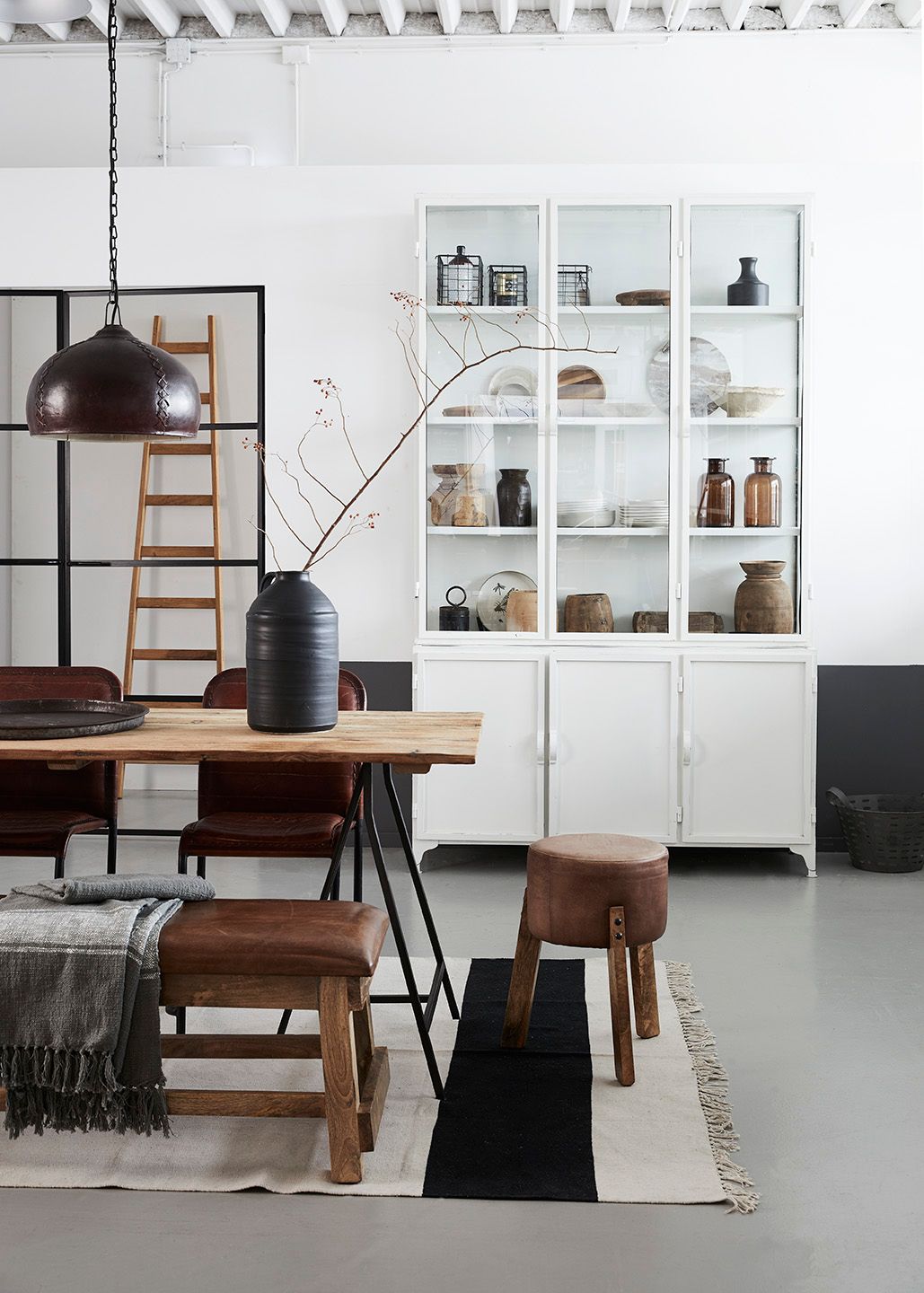 New Routz vitrine kast wit