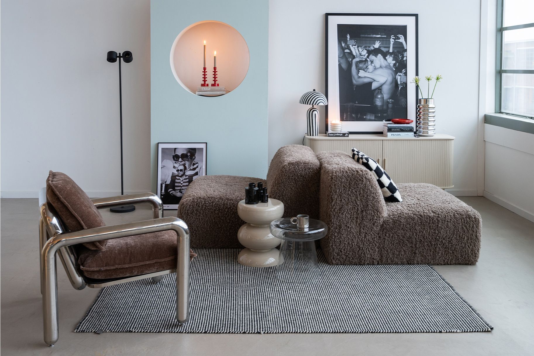 woonkamer met verschillende fauteuils