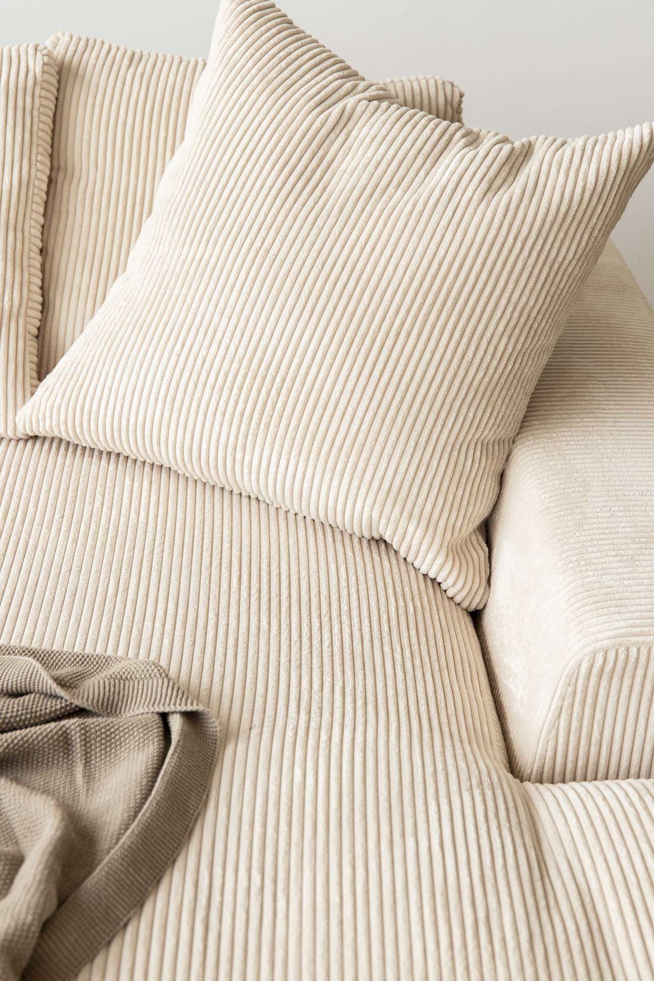 Closeup beige ribstof bank