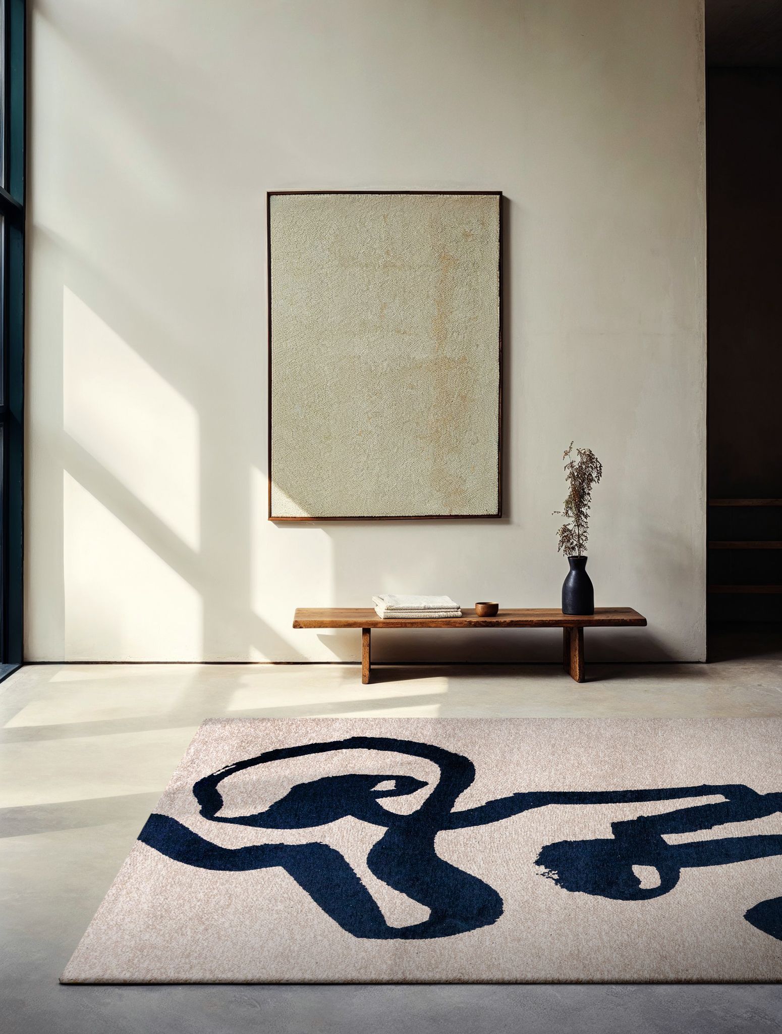 Beige vloerkleed abstract met zwart in hal