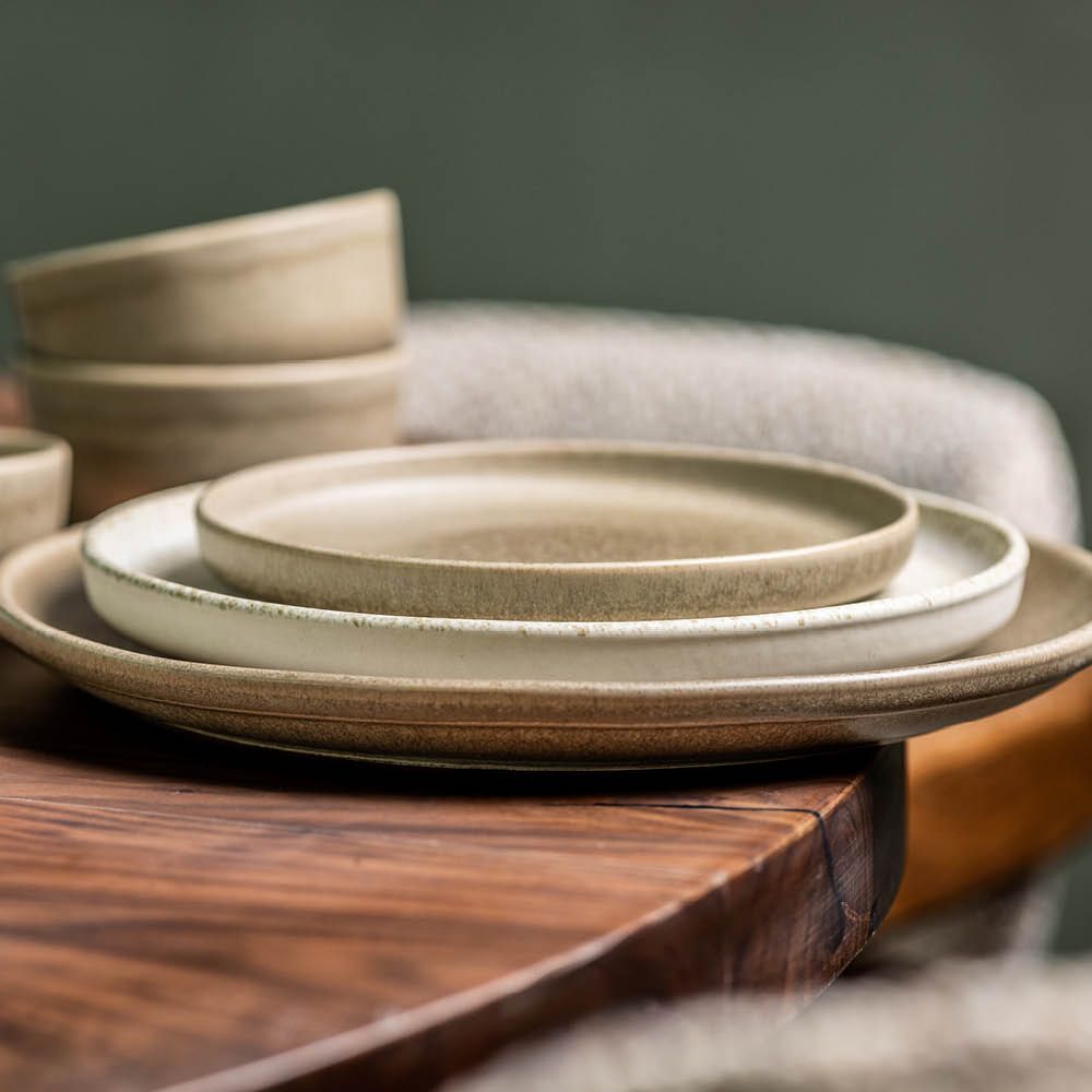 Mimo Homeware neutrale borden gestapeld