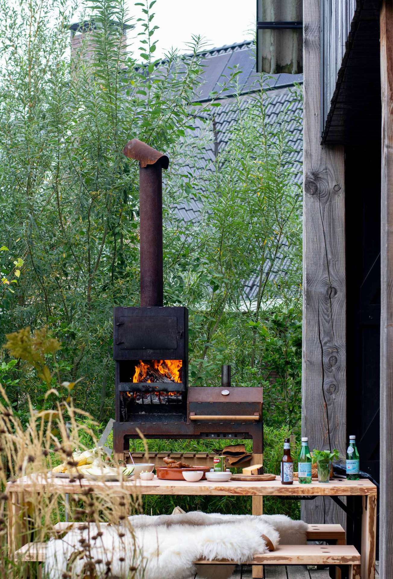 Buitenkeuken met bbq en roker