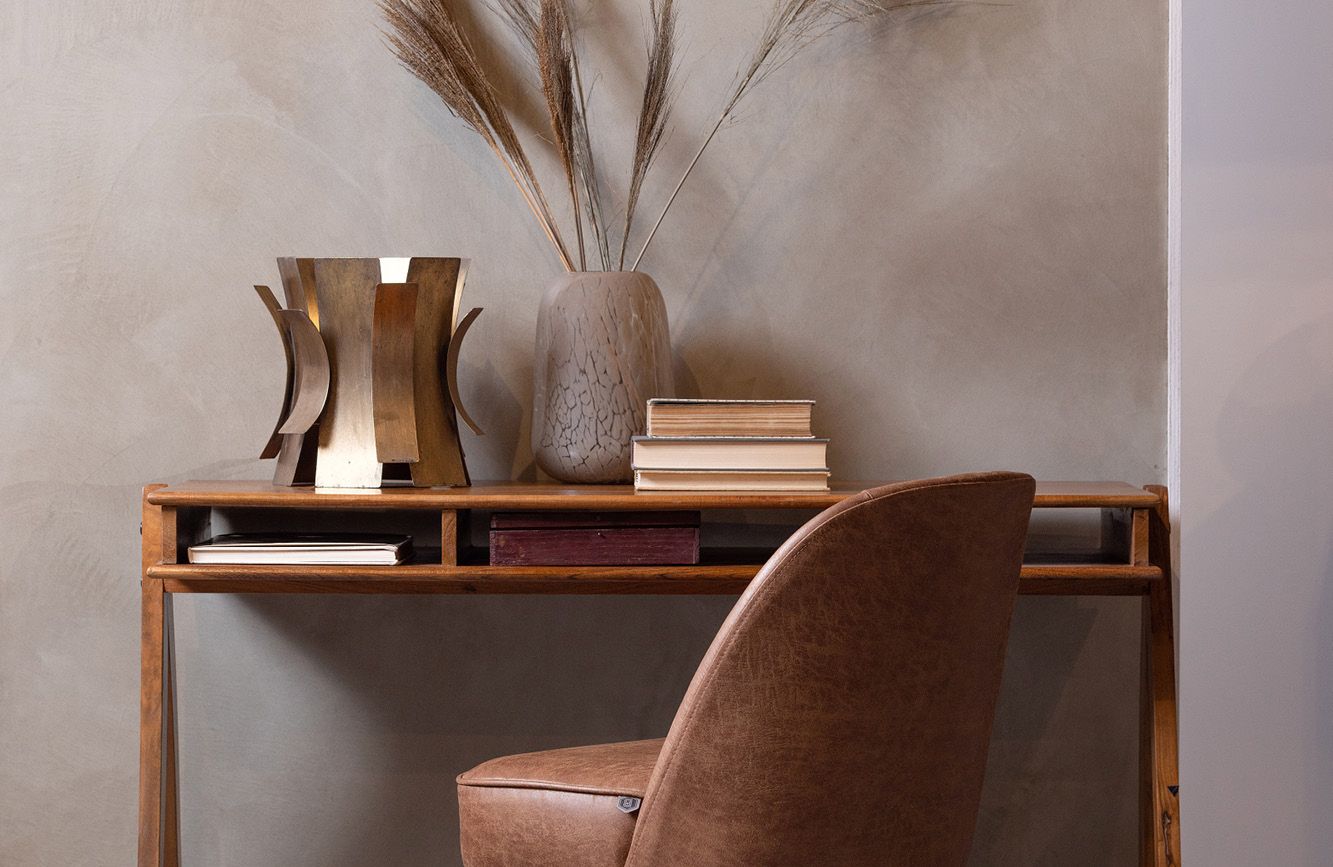 Bruin bureau met naturel accessoires