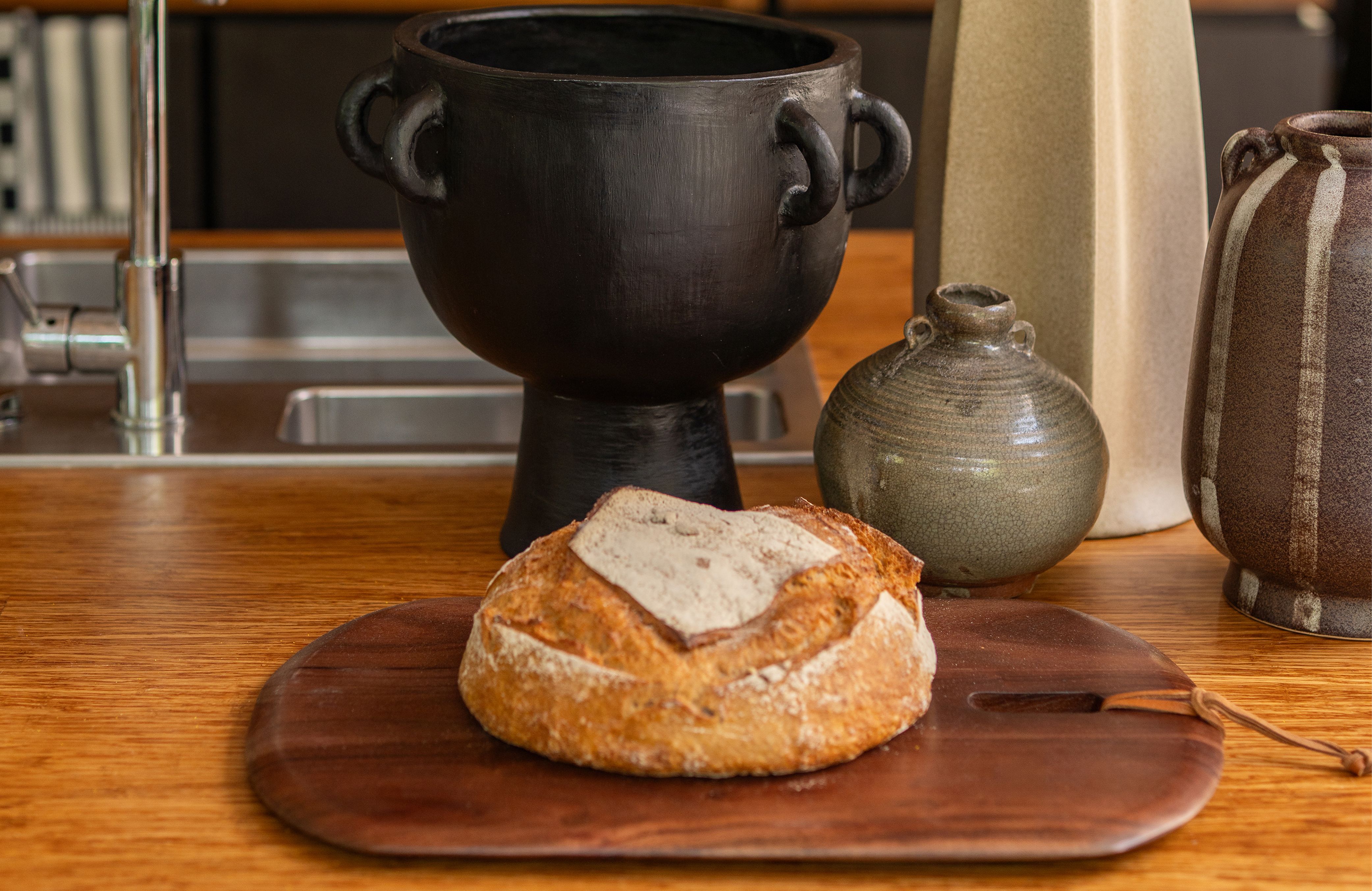 serveerplank met vers brood