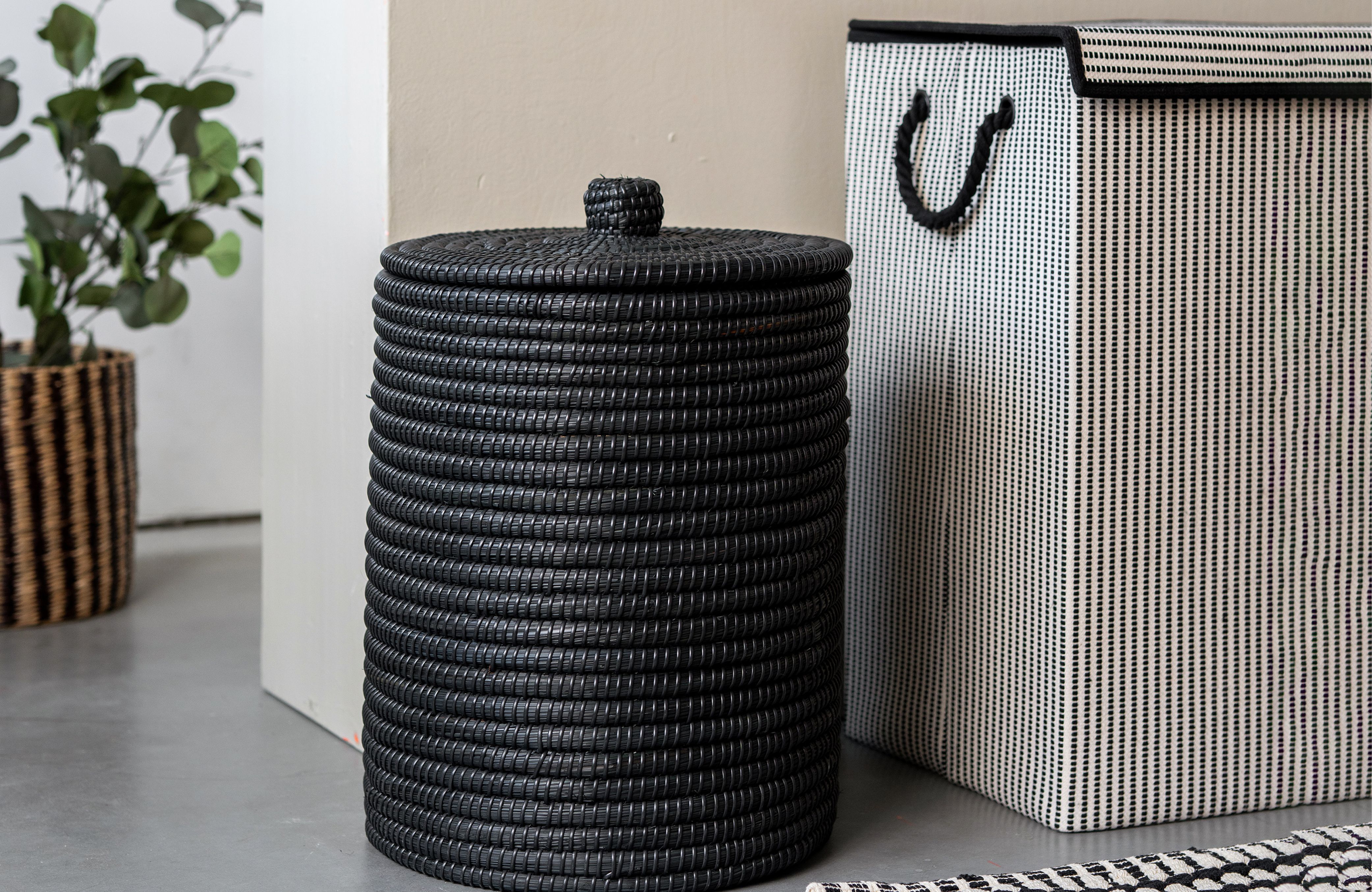 wasmanden in zwart en witte kleuren