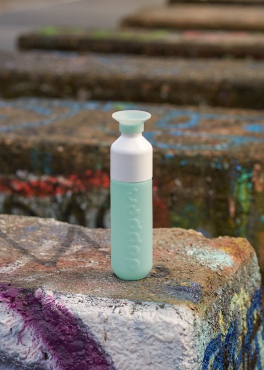 lichtblauwe dopper fles