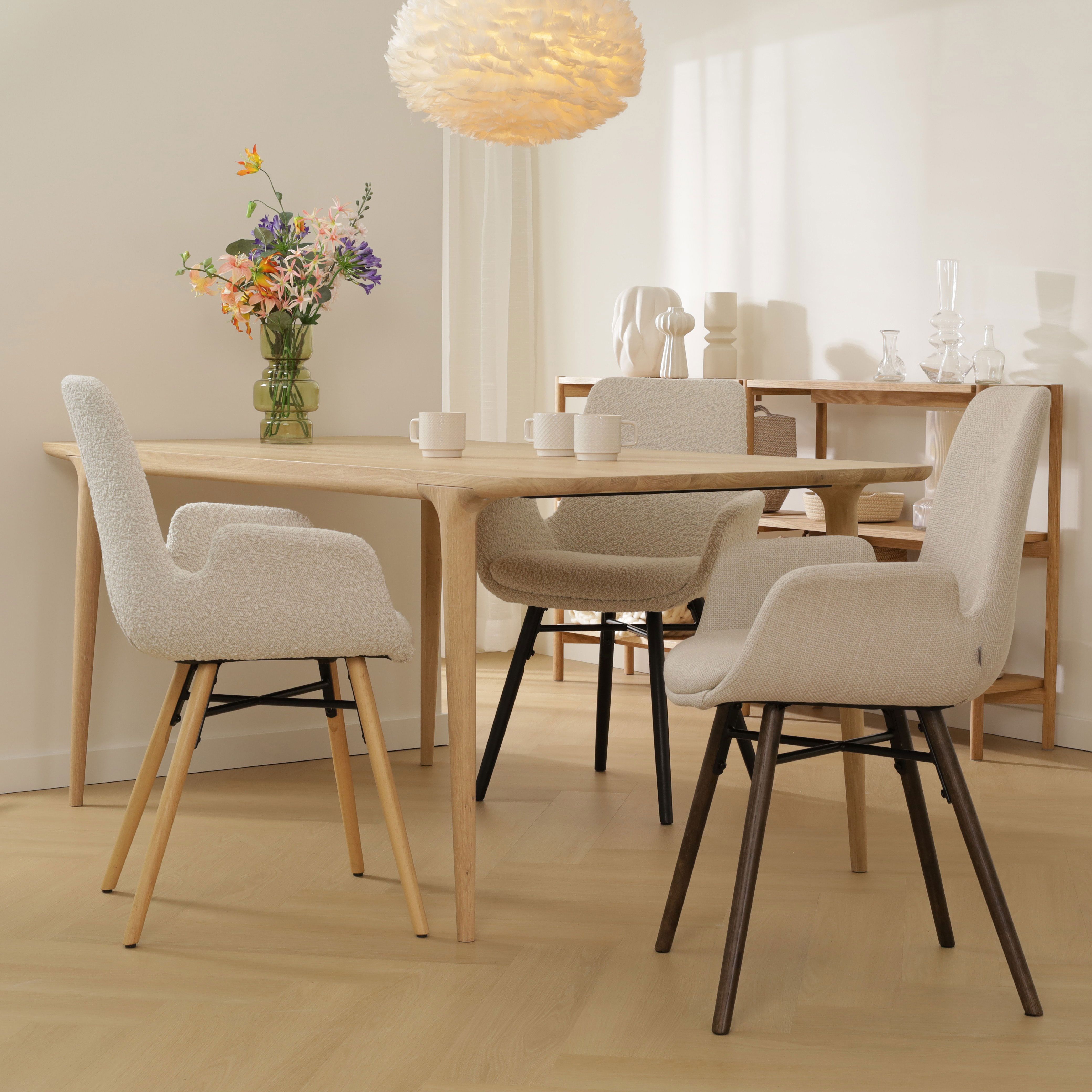 Nolon eetkamer met beige stoelen