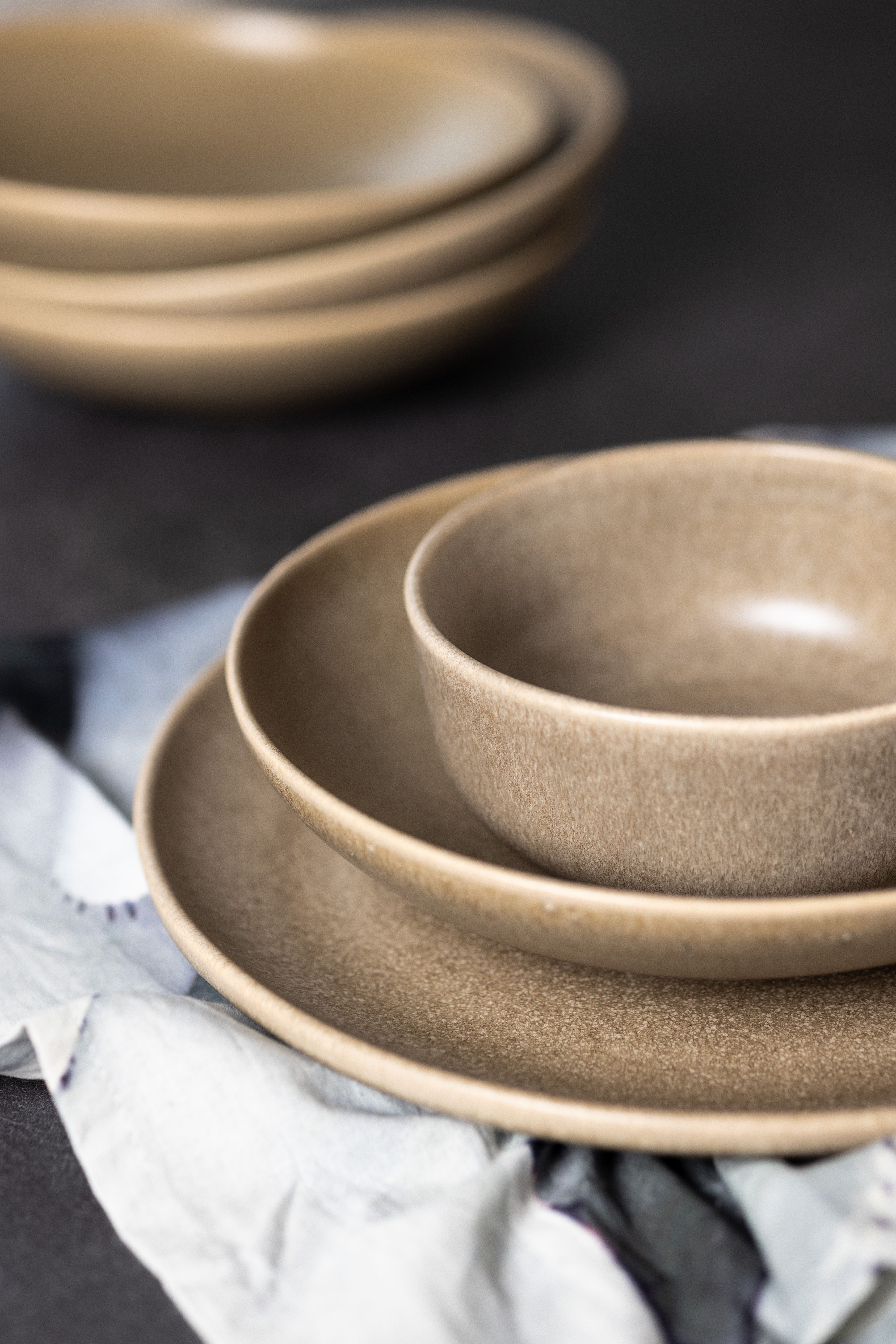 Mimo Homeware gestapeld servies bruin