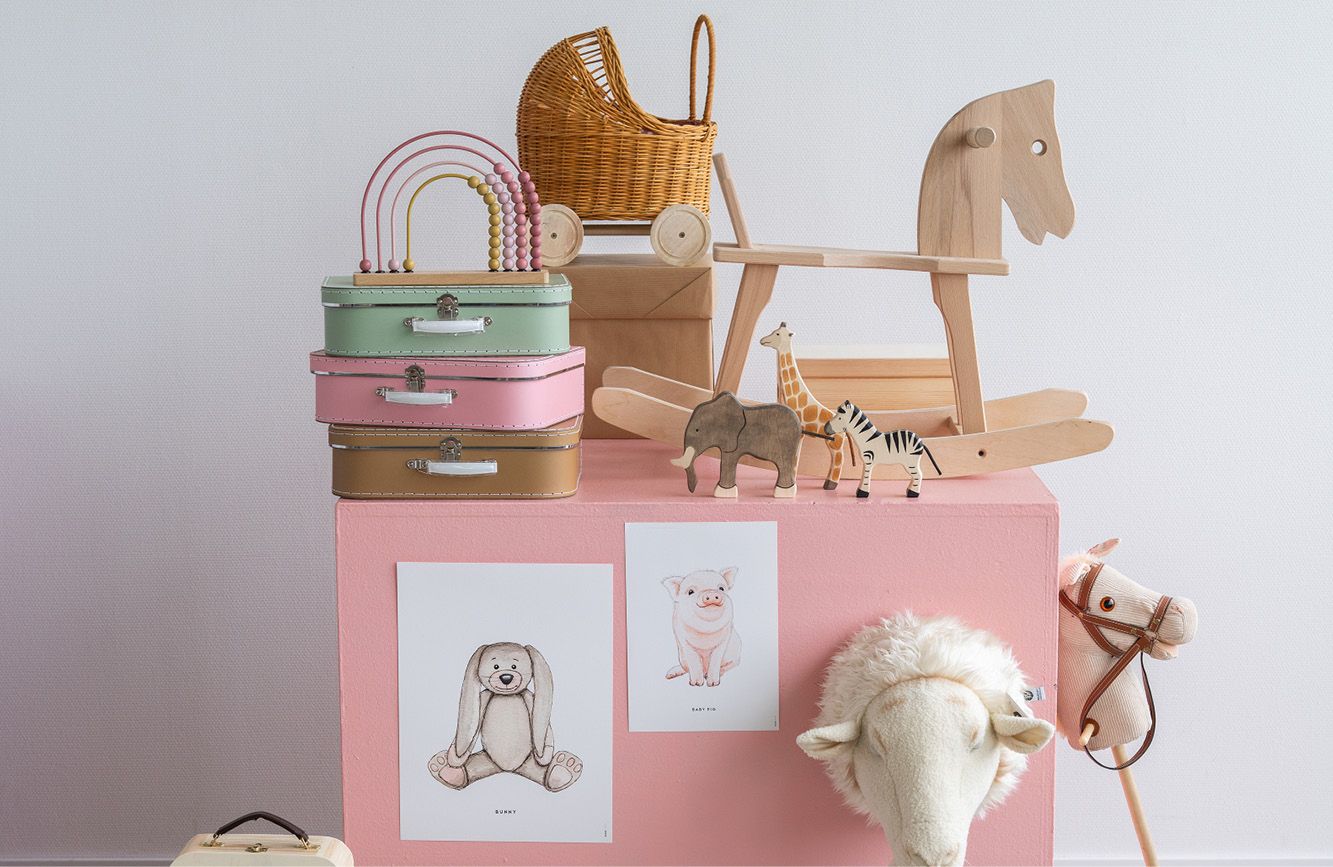 Roze blok met verschillende kids accessoires