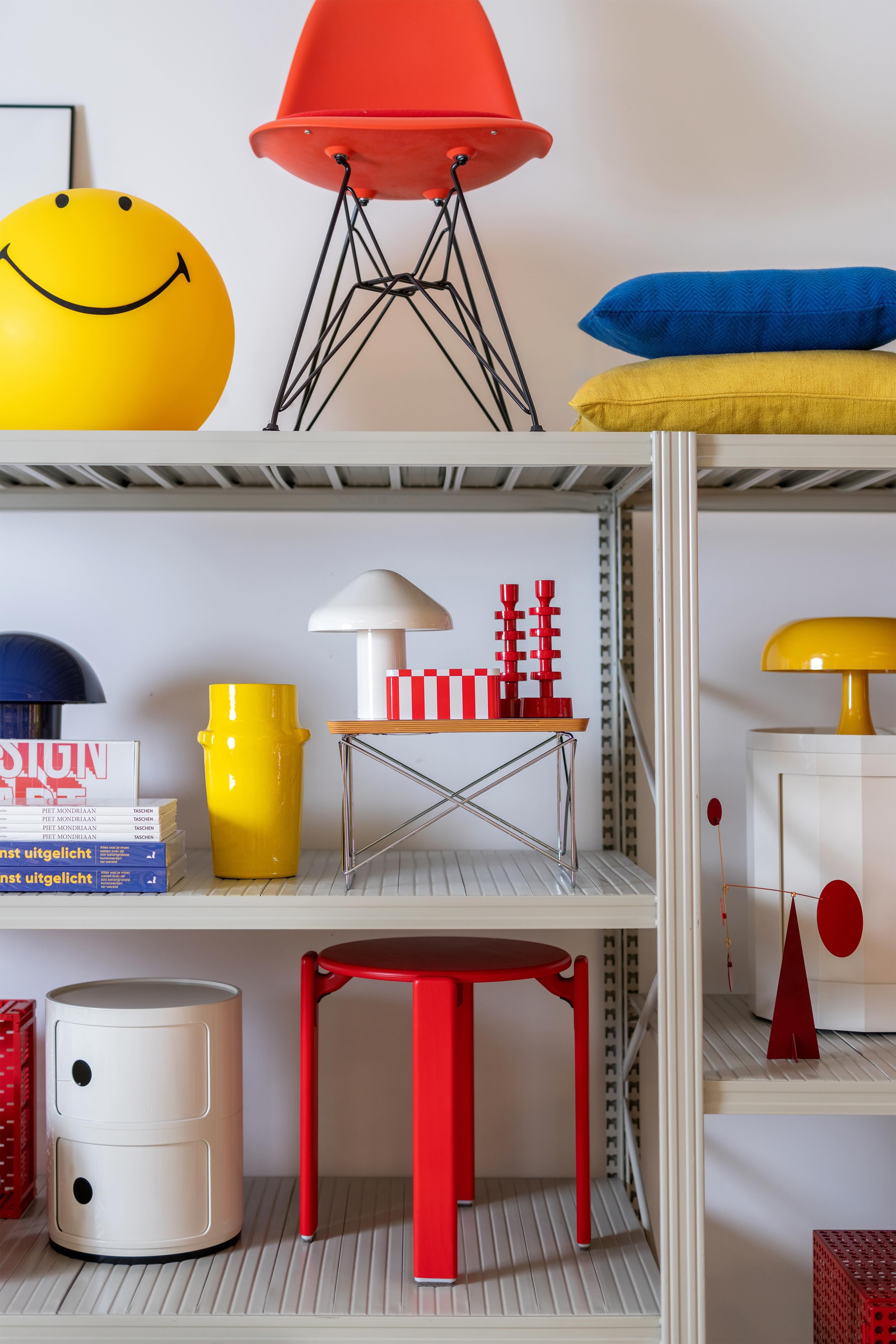 Design items in primaire kleuren als rood en geel