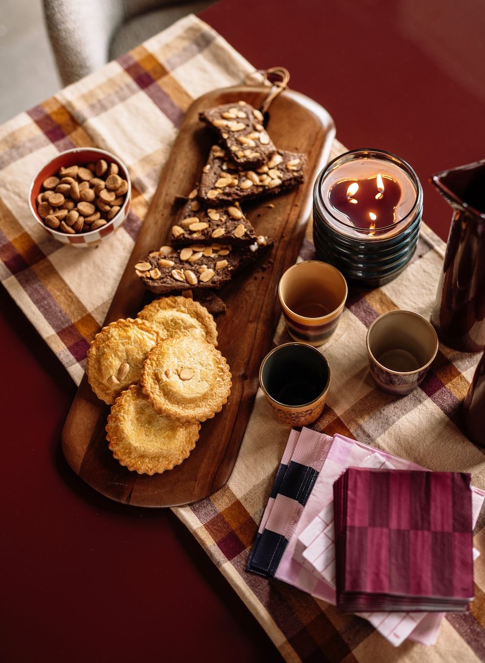 Serveerplank met verschillende koeken
