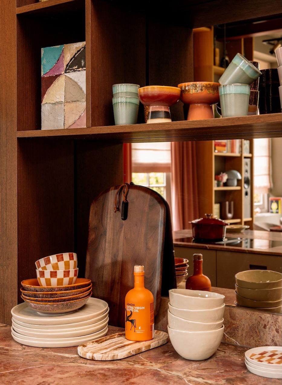 keuken met divers servies