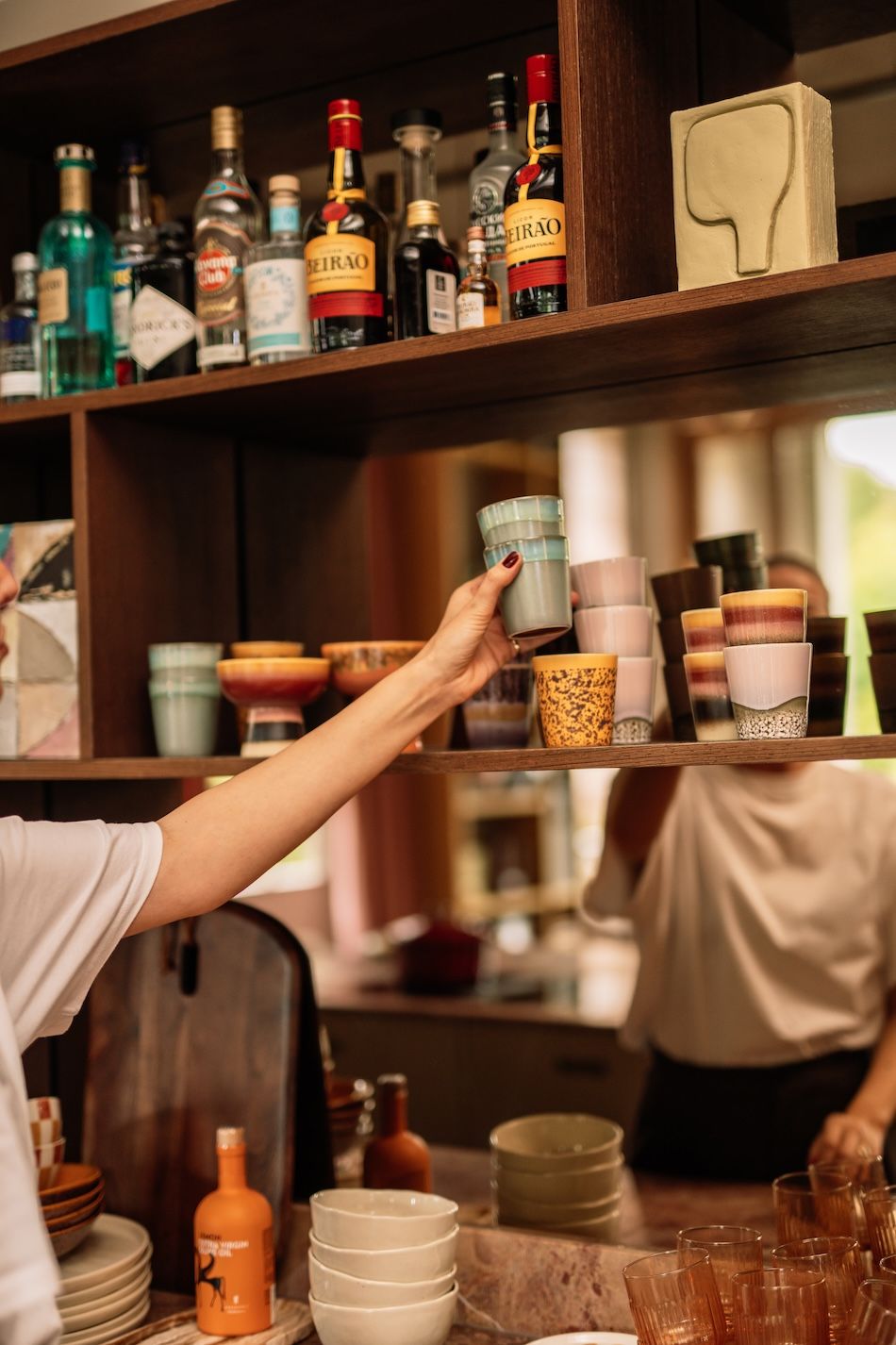 keuken met divers servies