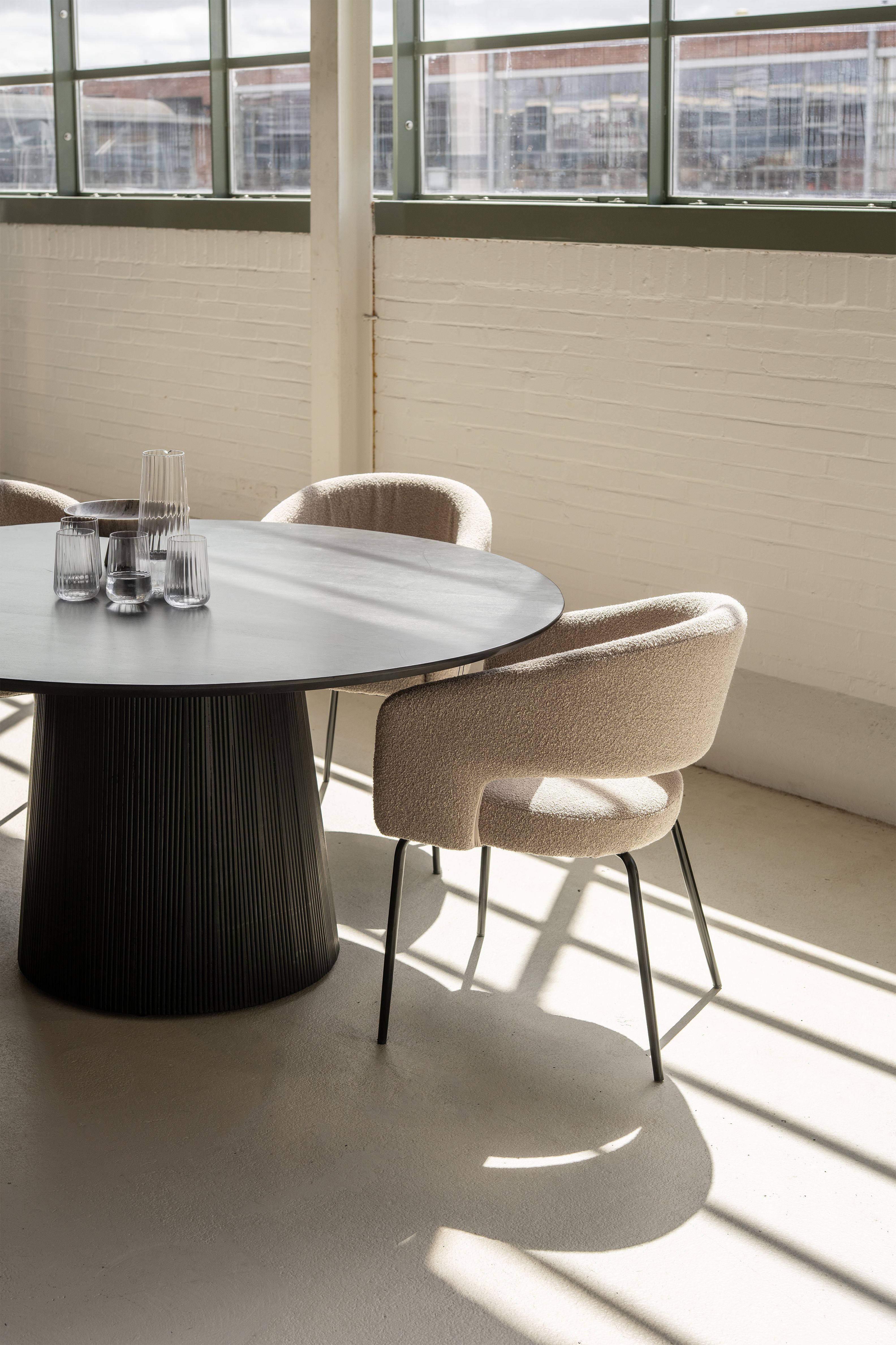 Ronde eettafel met stoelen