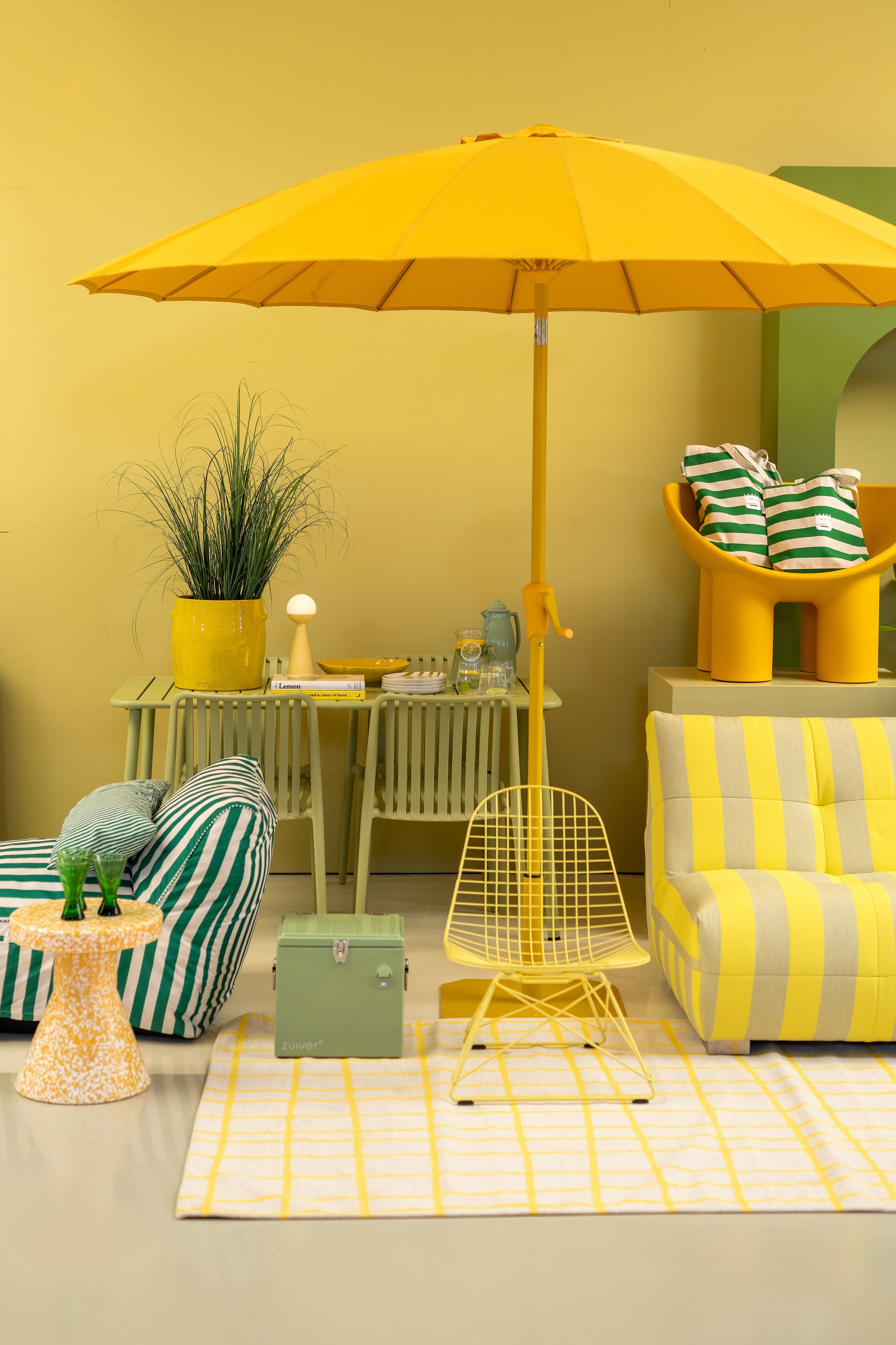 Gele en groene Tuineubels