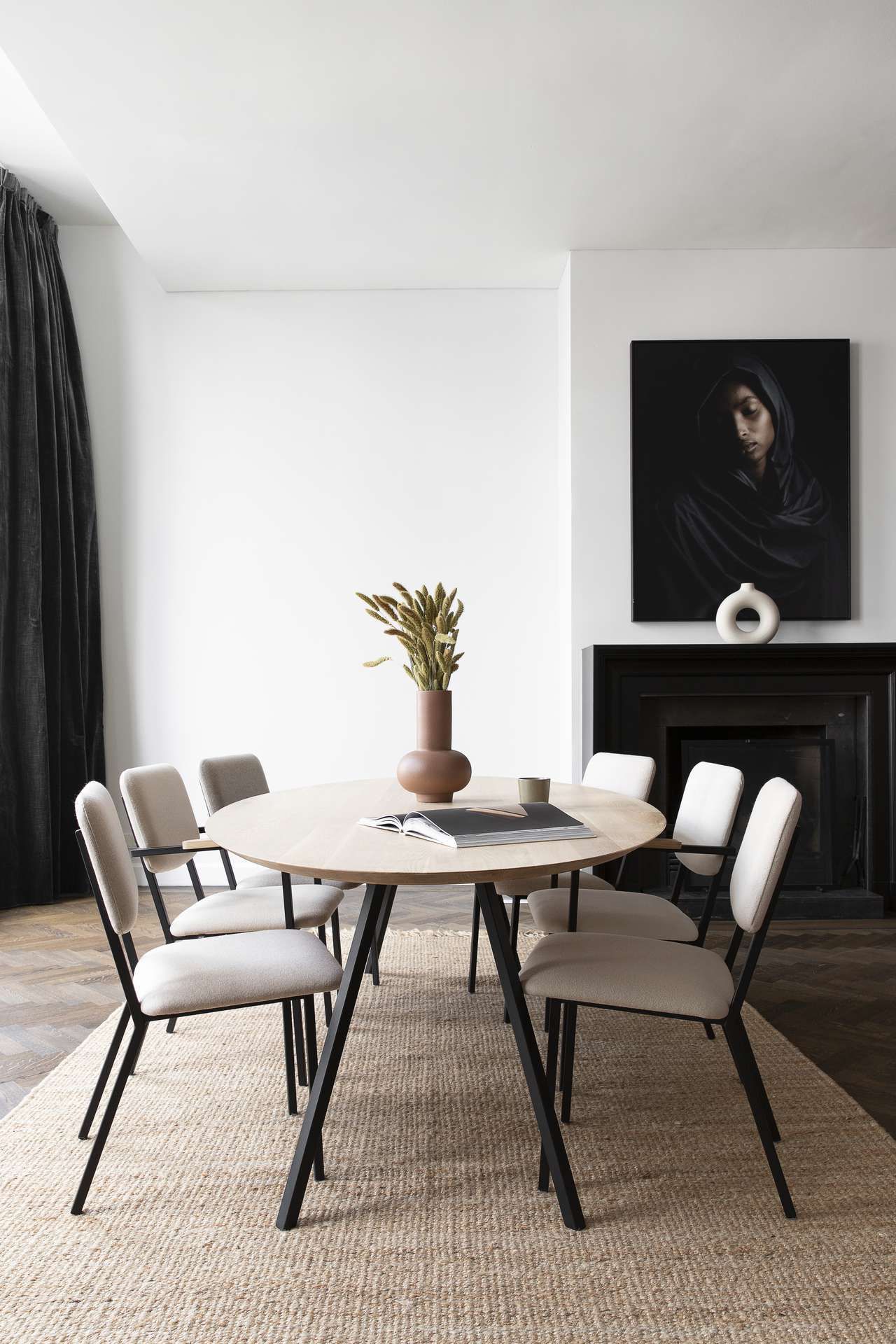 Eetkamer met beige en zwart