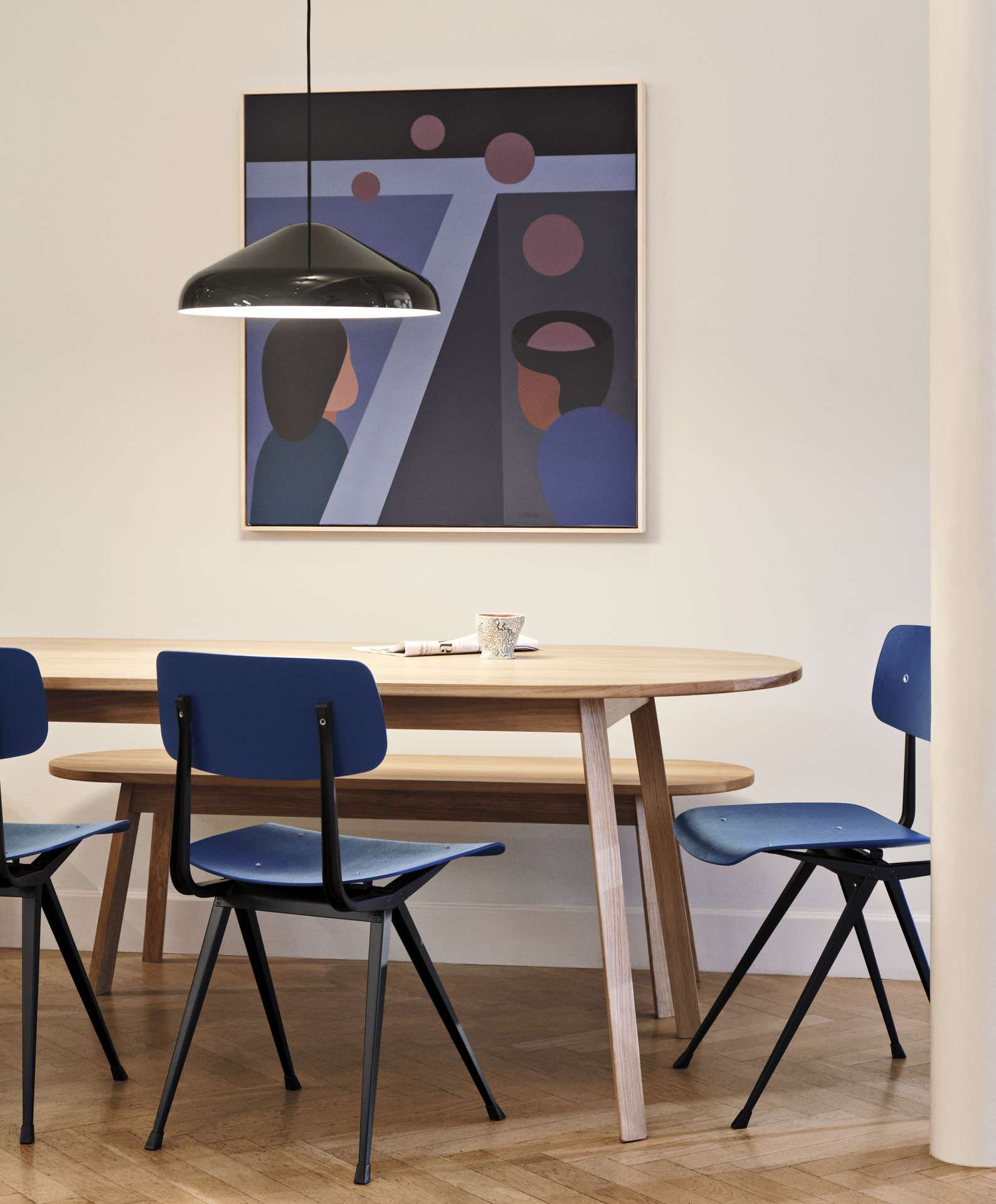 Eetkamer met blauwe stoelen