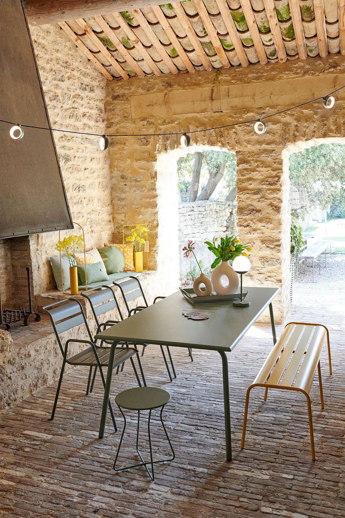 Fermob tuinset in afgedekte buitenruimte