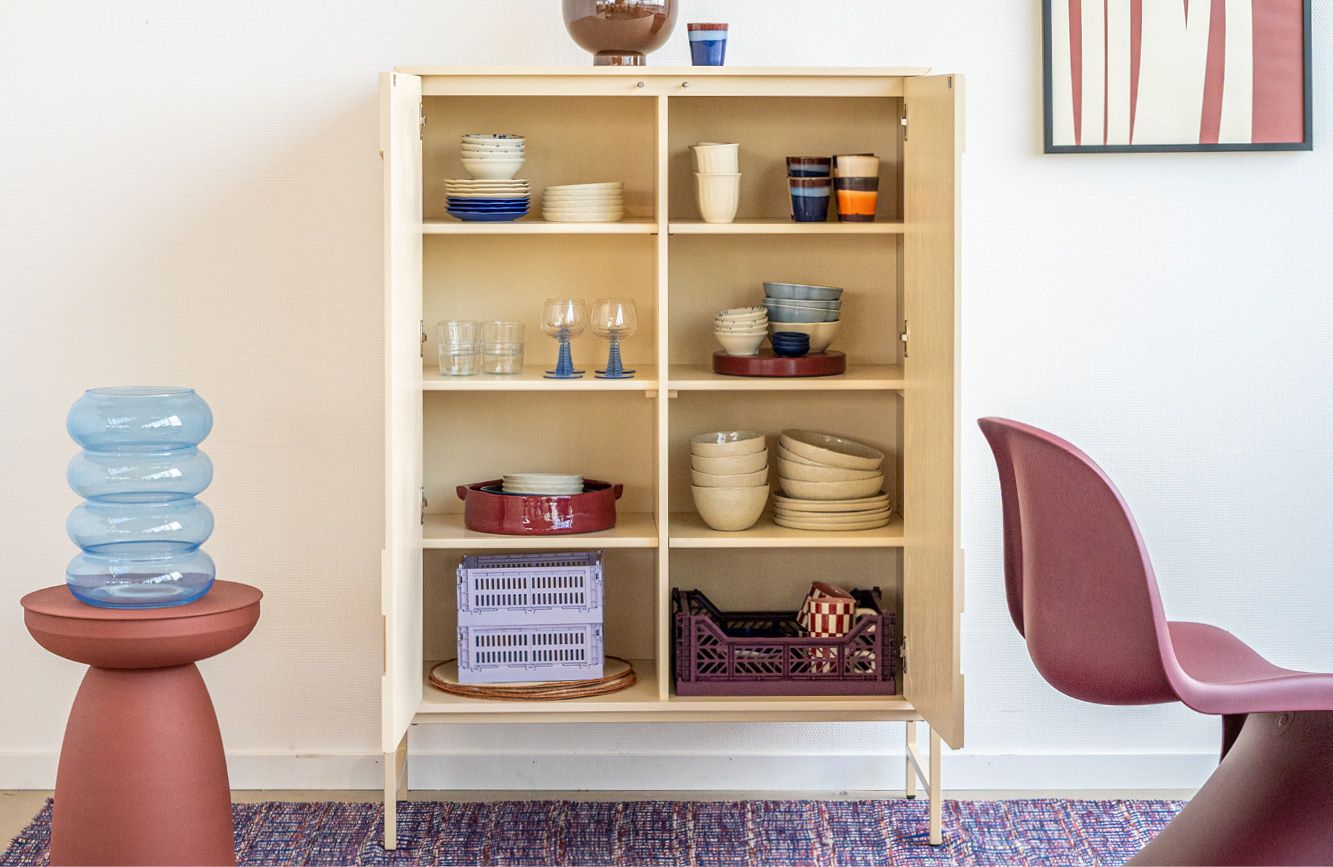 Kast met servies en organizers