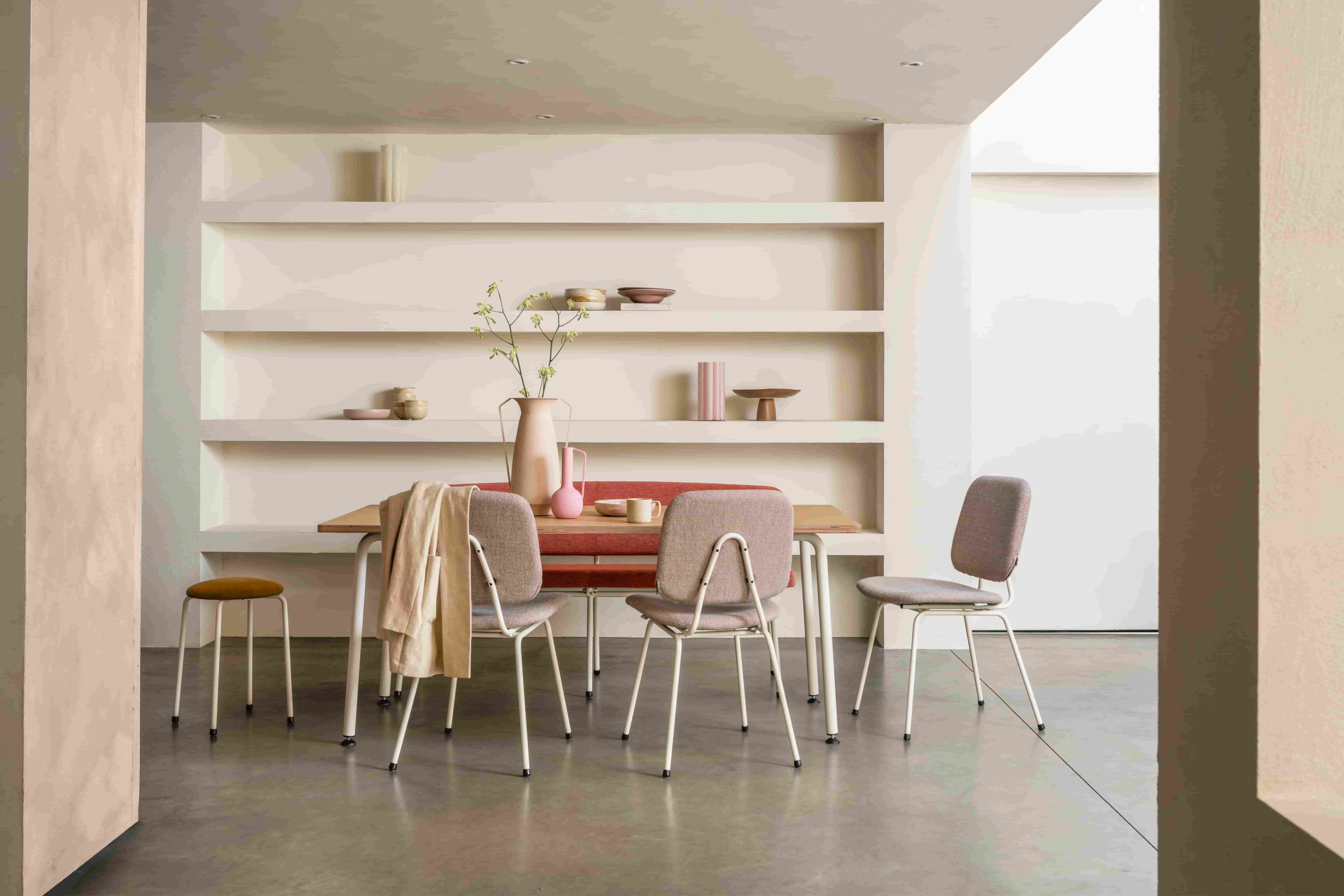 grijs bekleedde stoelen