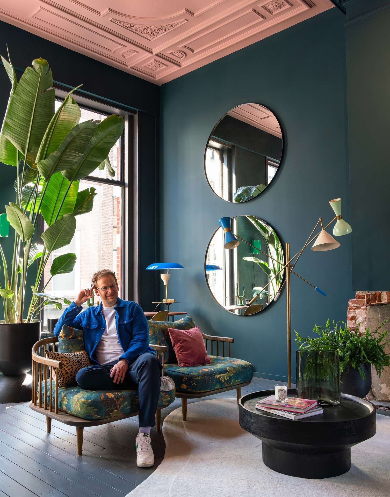 Theo-Bert Pot in fauteuil
