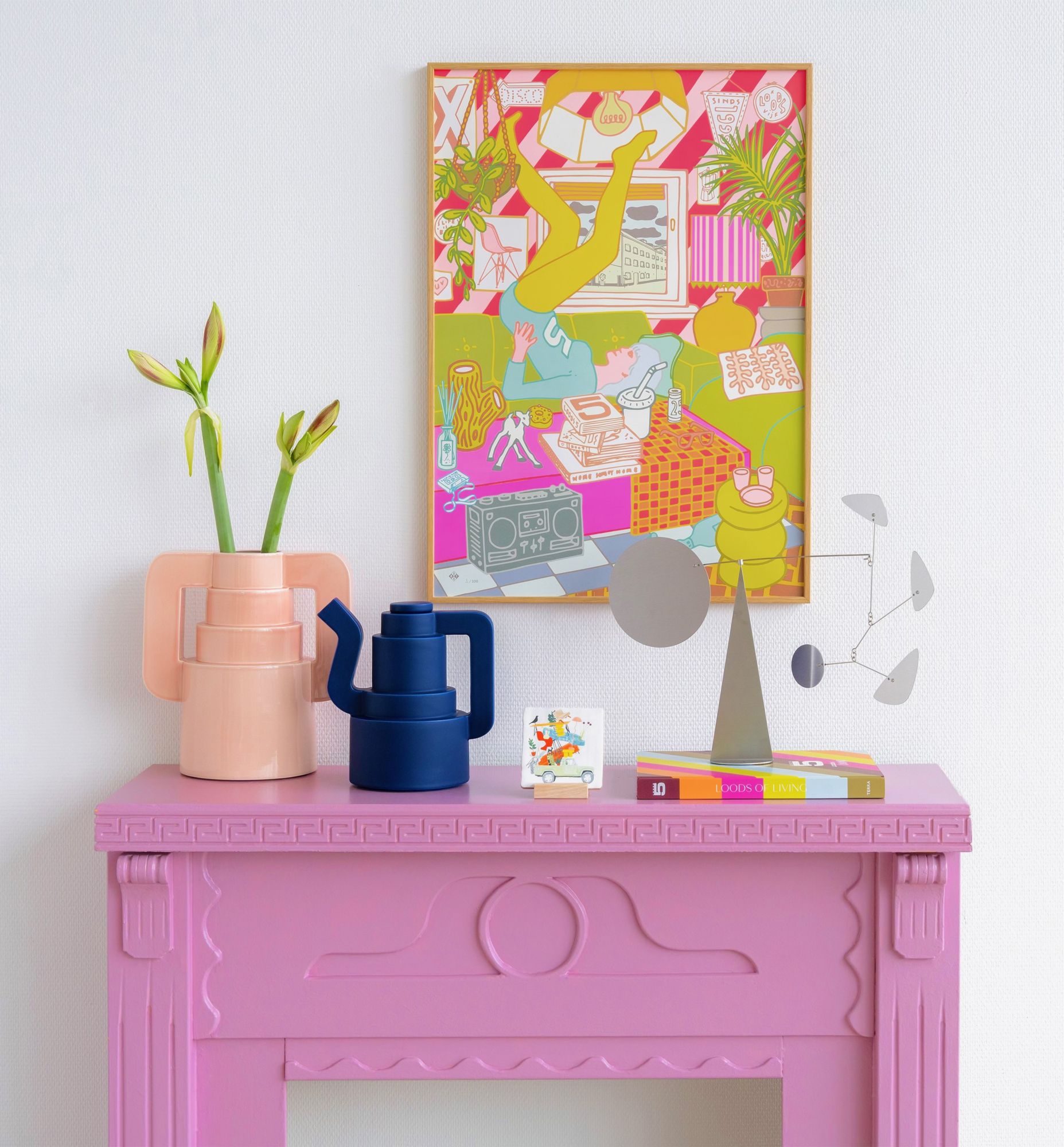 Volta accessoire op schouw met andere decoratie