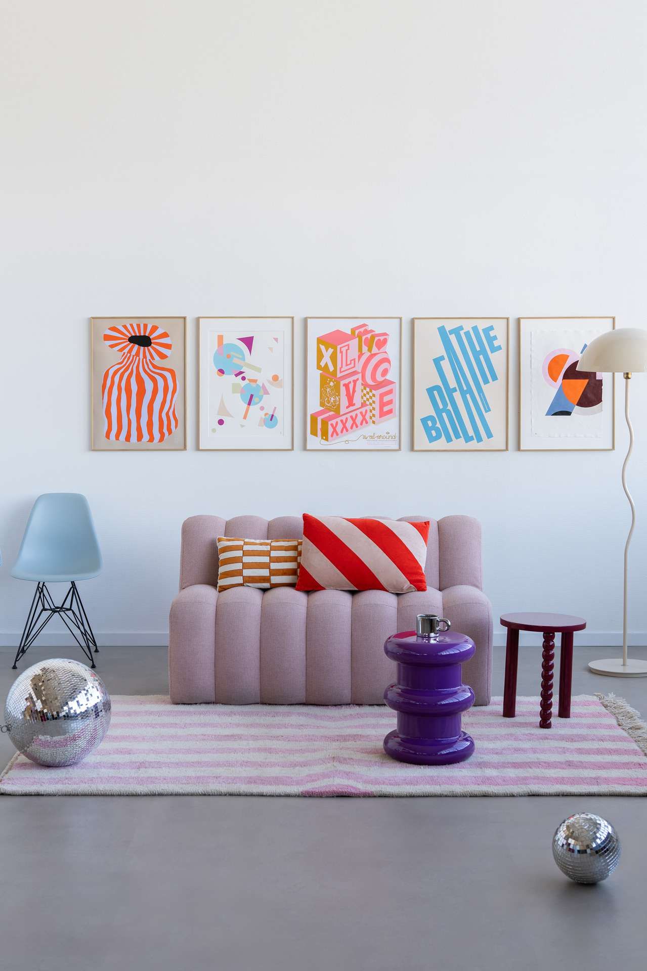 Artwall kleurrijk met licht blauw/roze