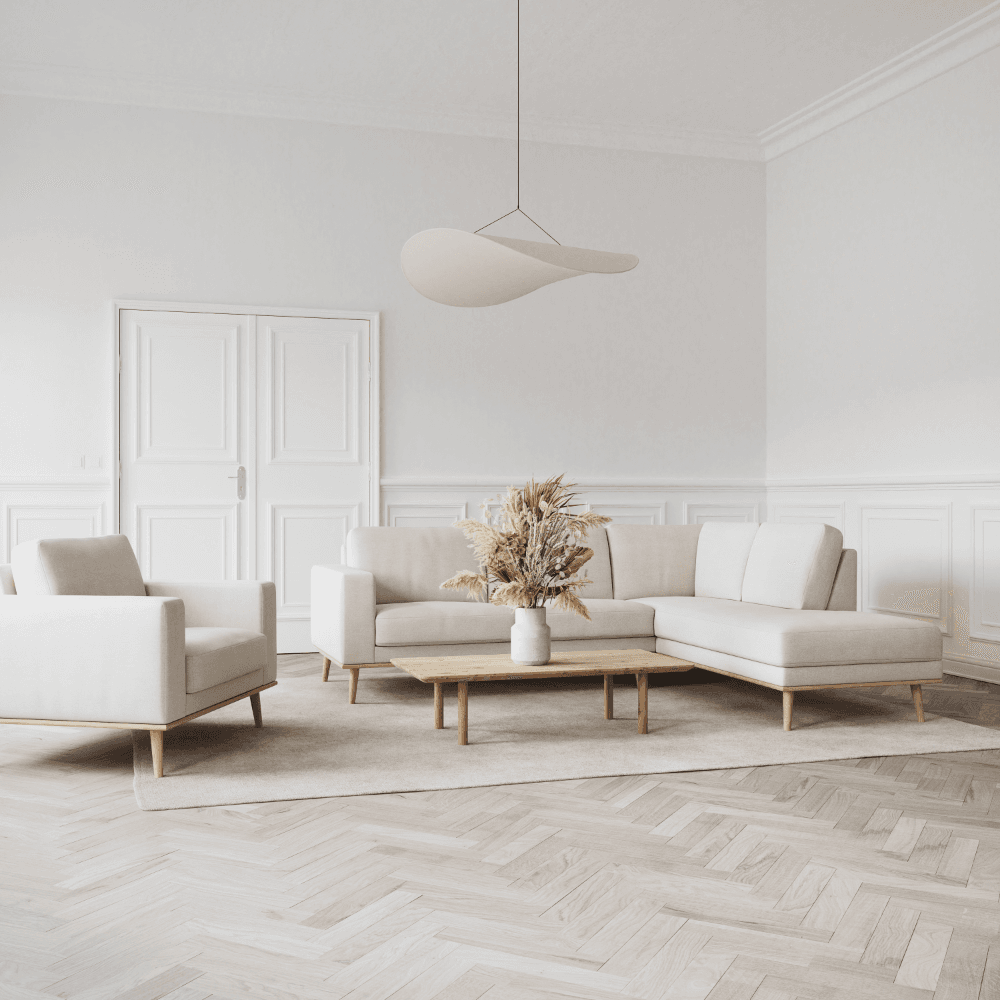 Lichte woonkamer met witte meubels