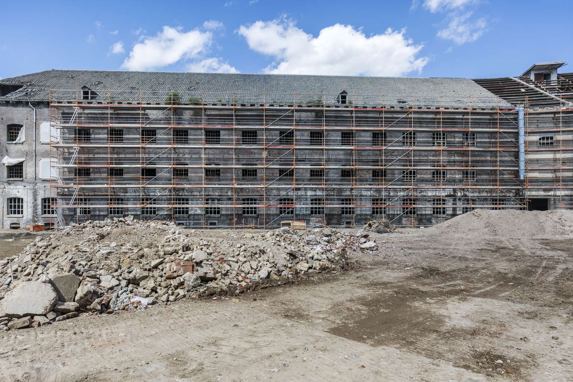 Gedeelte van Loods 5 Maastricht tijdens de bouw vanaf de buitenkant