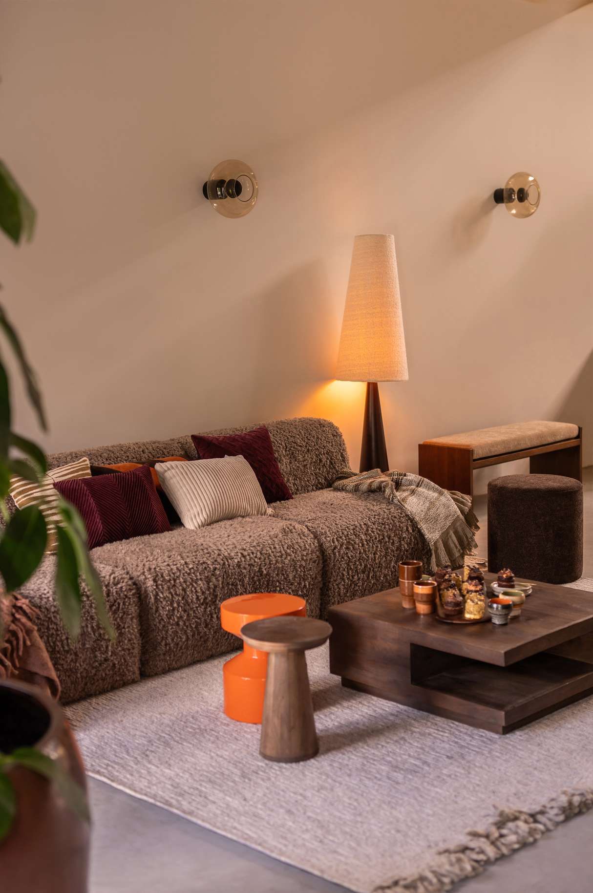 Zijaanzicht woonkamer met oscar doodle bank