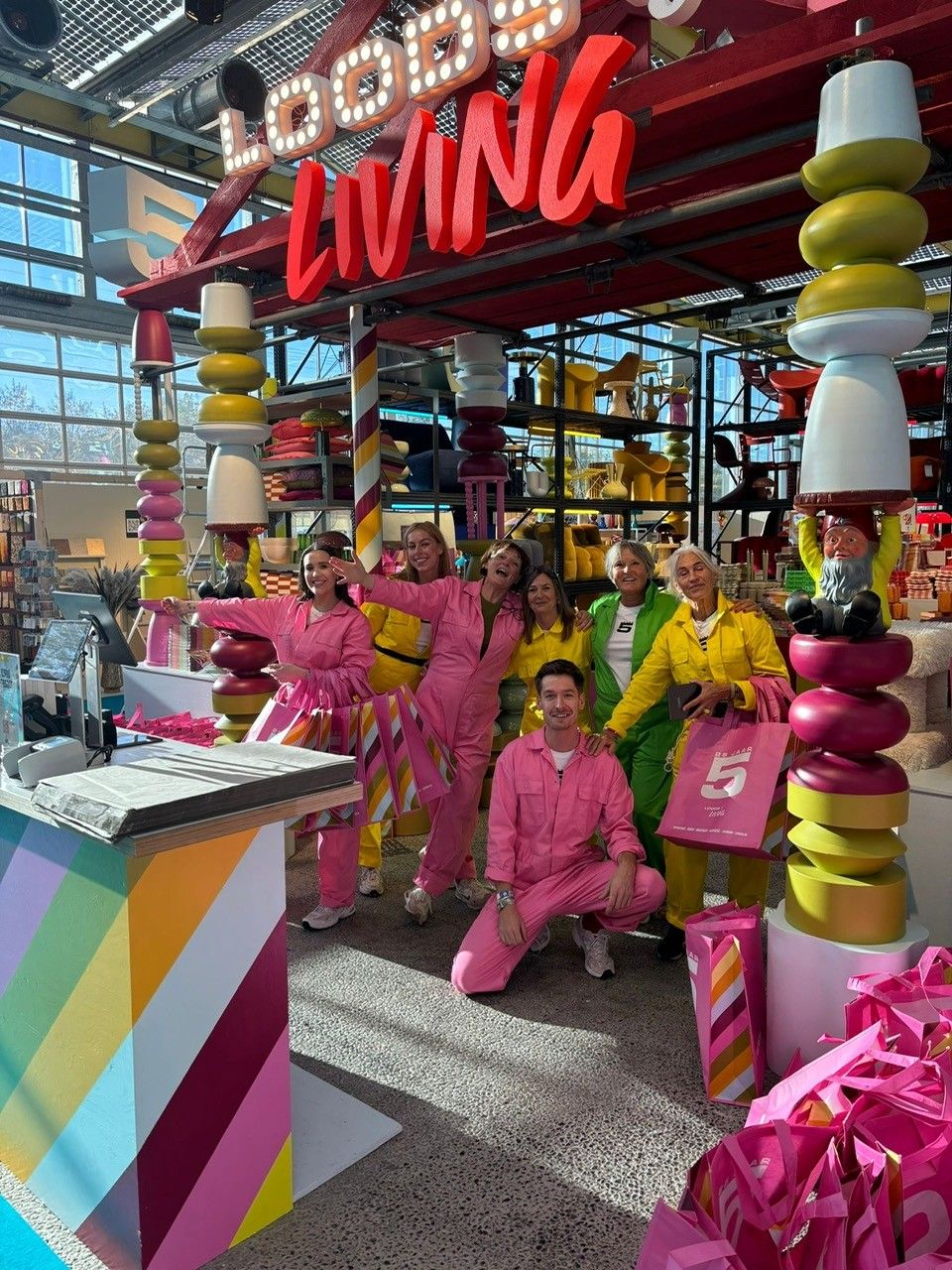 Loods of living beurs stand