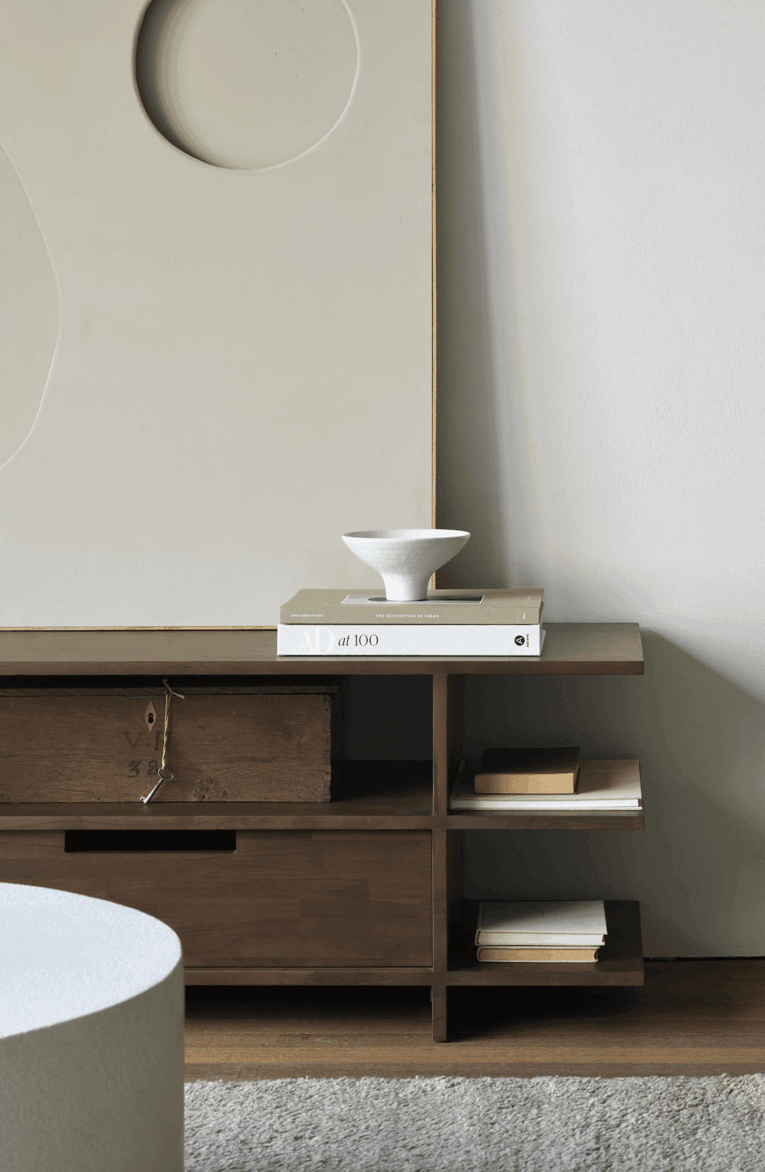 sidetable met woonaccessoires