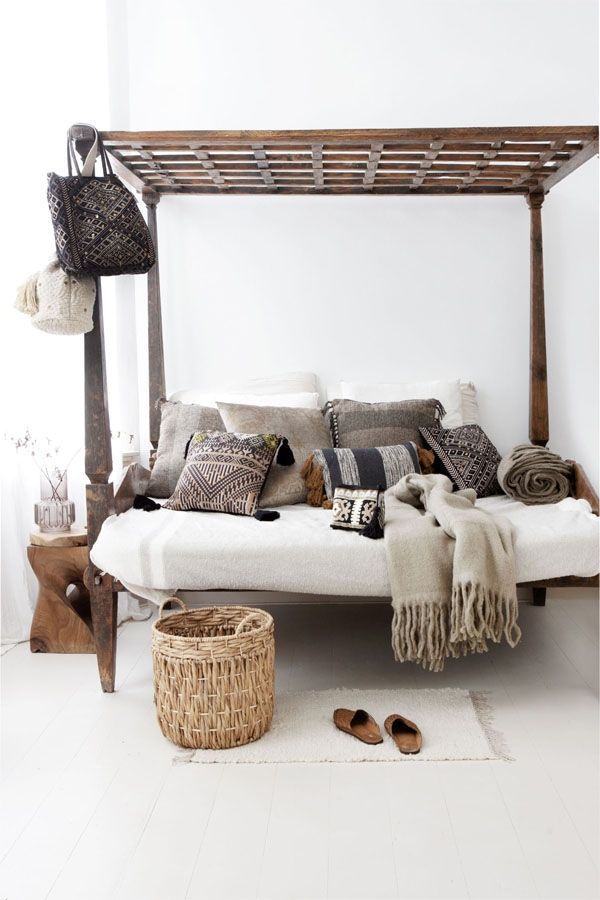 Goround Interior bed