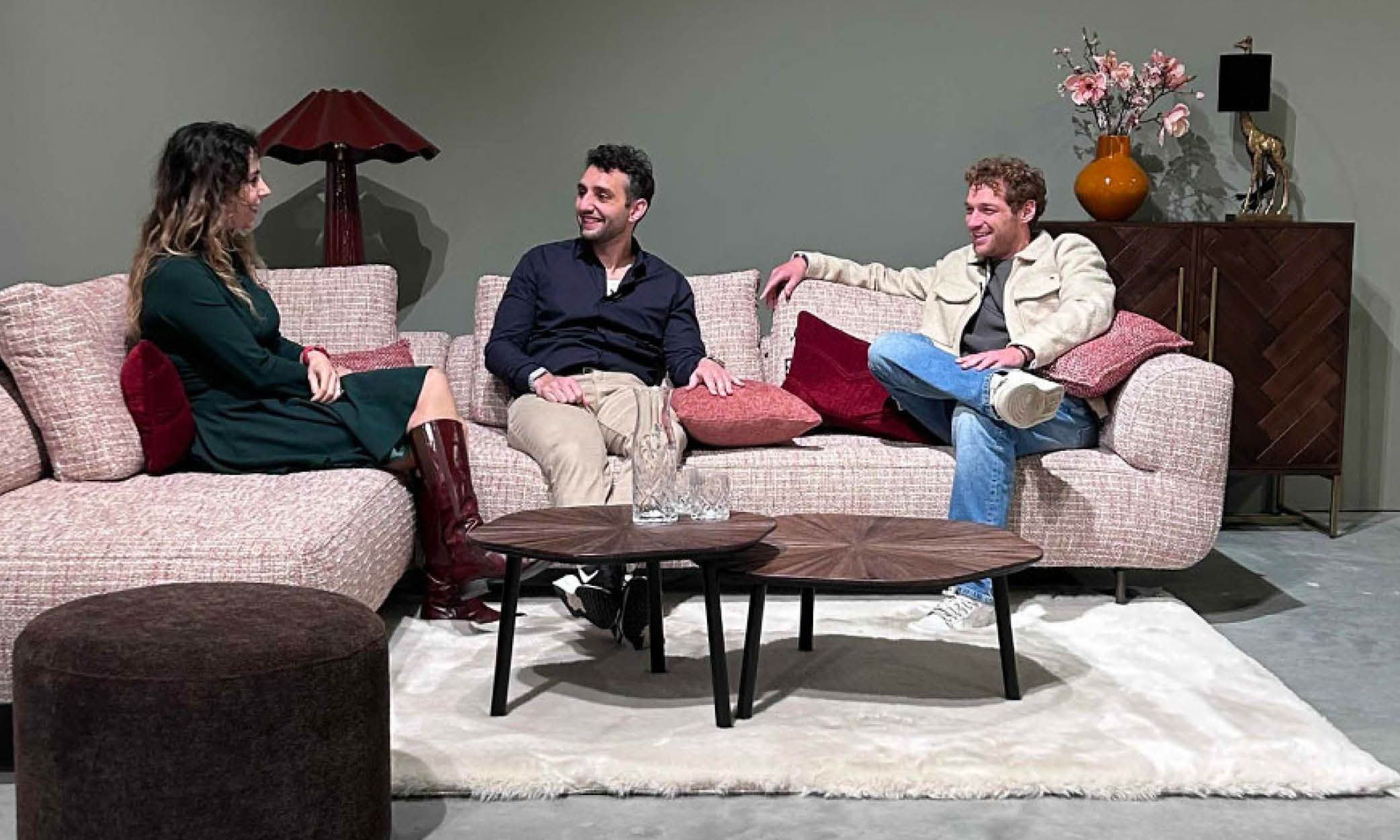 Twee kandidaten van huis gezocht op de bank met Jamie