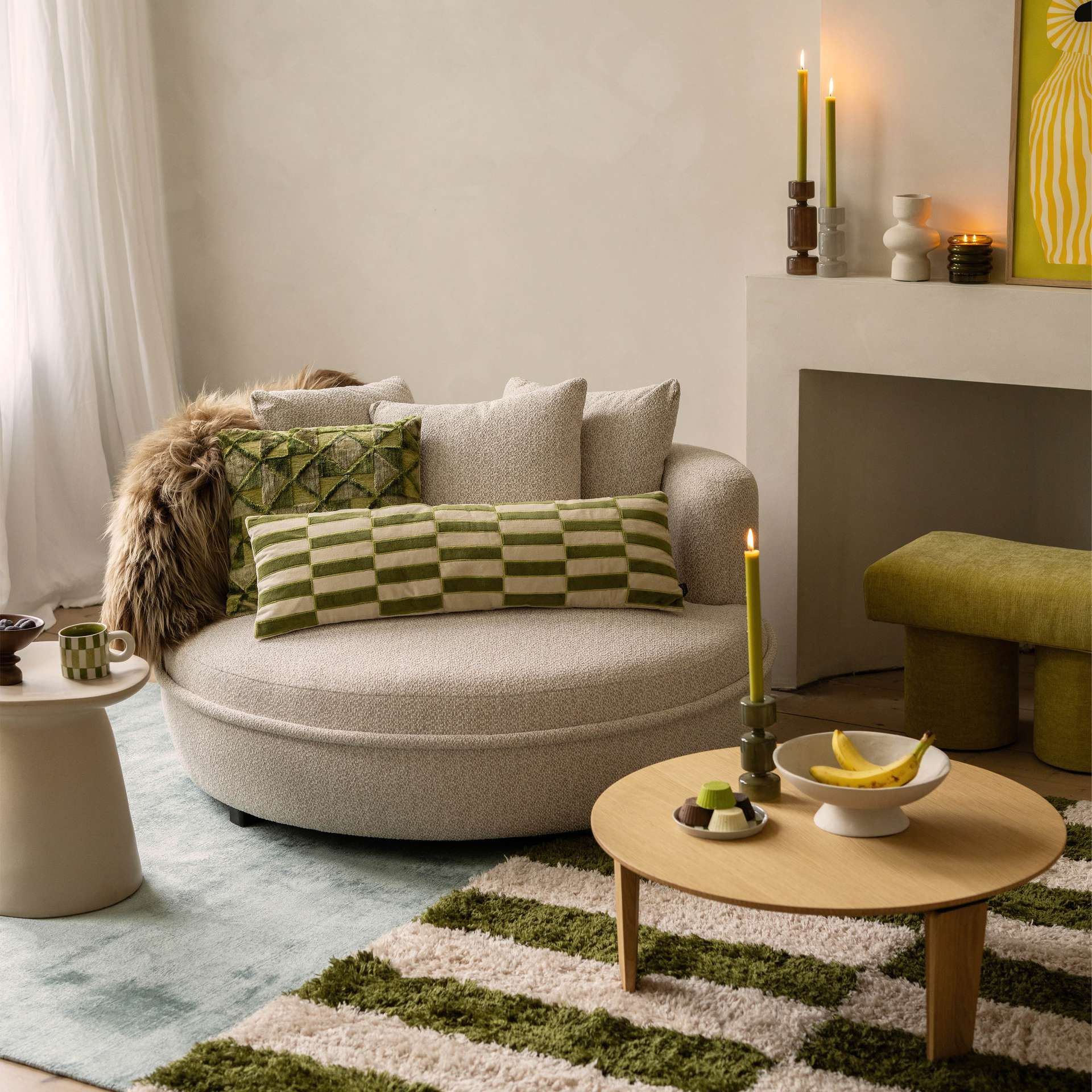 Fauteuil met groen geblokt kleed