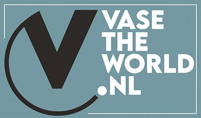 Logo Vase The World